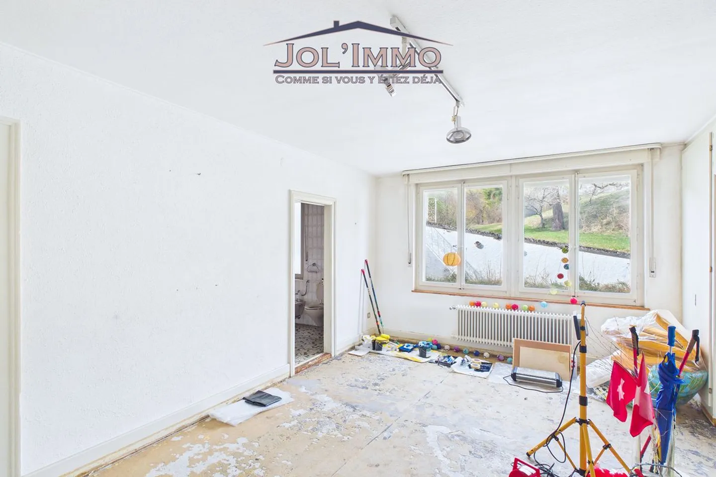 Proprietà caratteristica con 3 appartamenti e terreno edificabile a Perrefitte - Foto 6 di 13