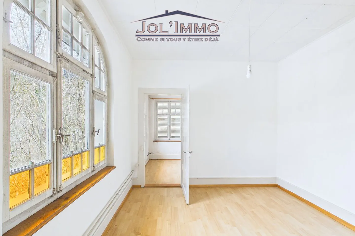 Proprietà caratteristica con 3 appartamenti e terreno edificabile a Perrefitte - Foto 9 di 13