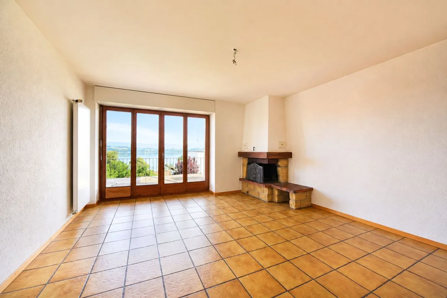 Appartamento di 4.5 locali con terrazza, giardino privato e vista lago - Foto 3 di 10
