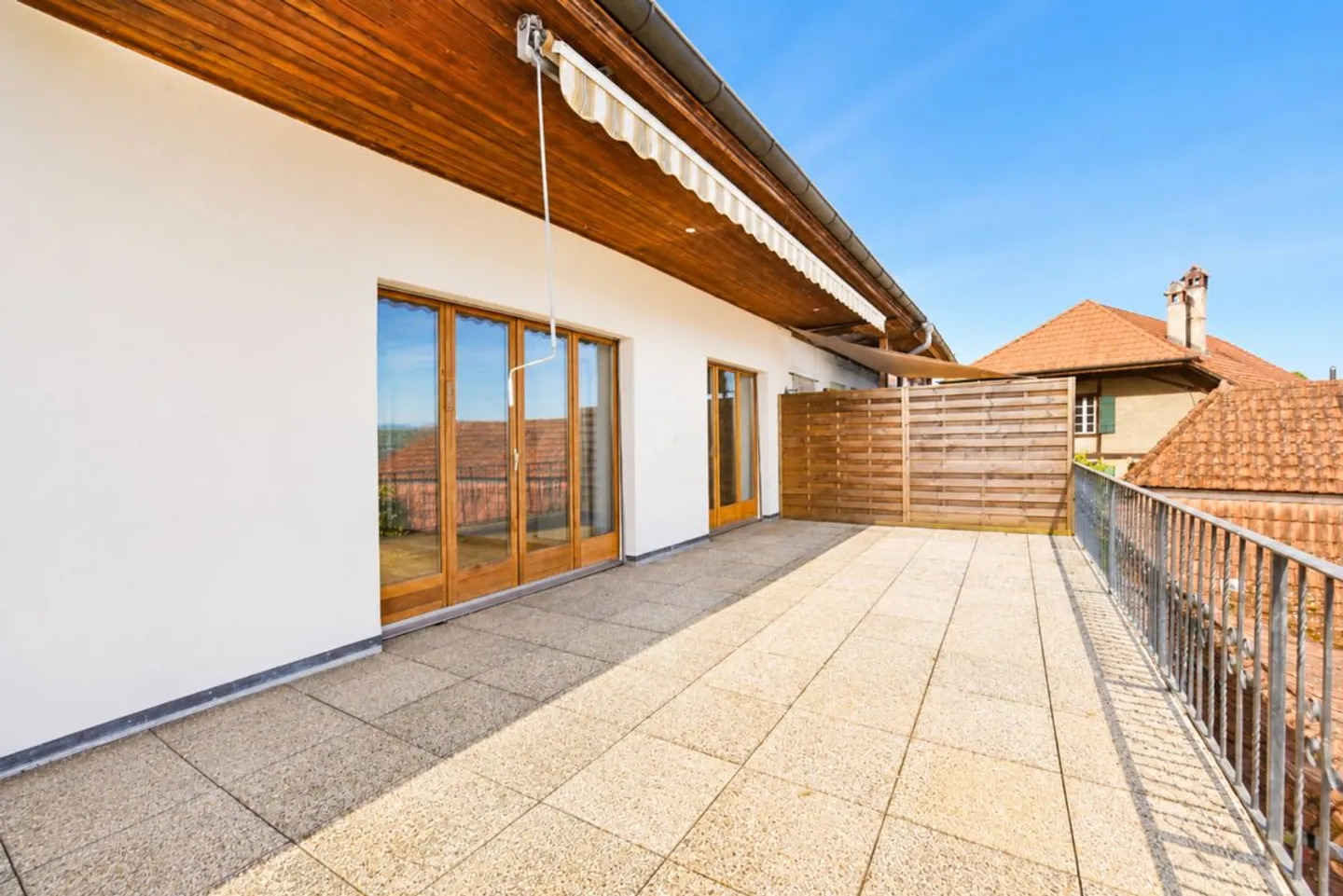 Appartamento di 4.5 locali con terrazza, giardino privato e vista lago - Foto 6 di 10