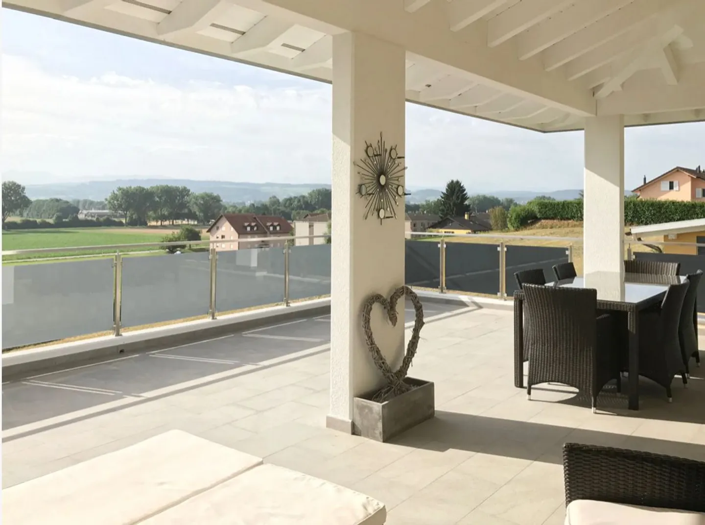 Villa Élégante avec Terrasse Spacieuse - Photo 2 sur 11