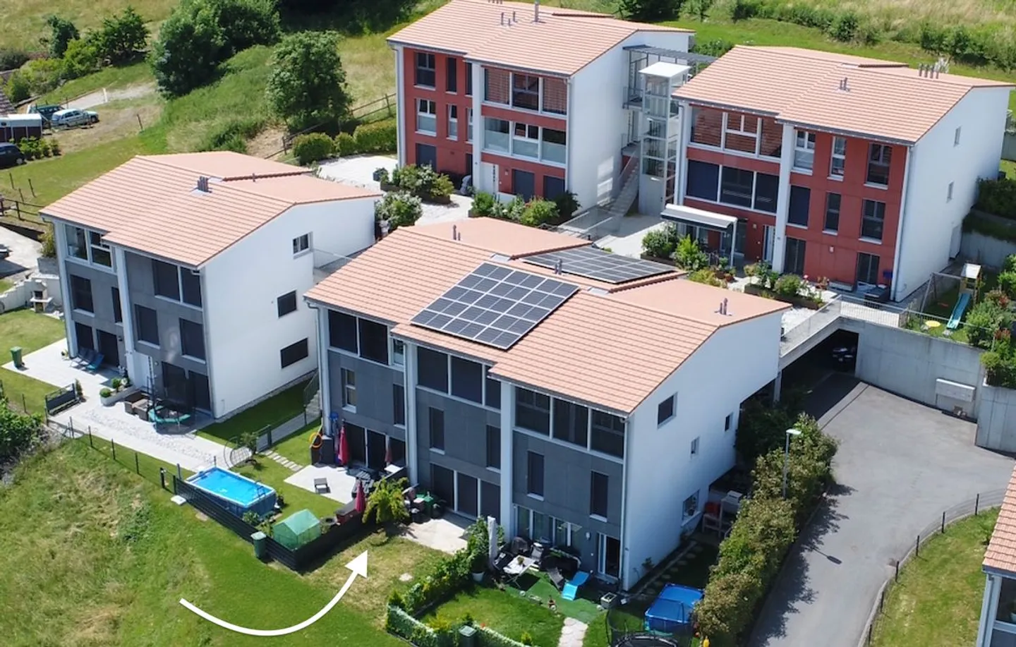 Villa a schiera con terrazza - giardino e 2 posti auto! - Foto 1 di 5