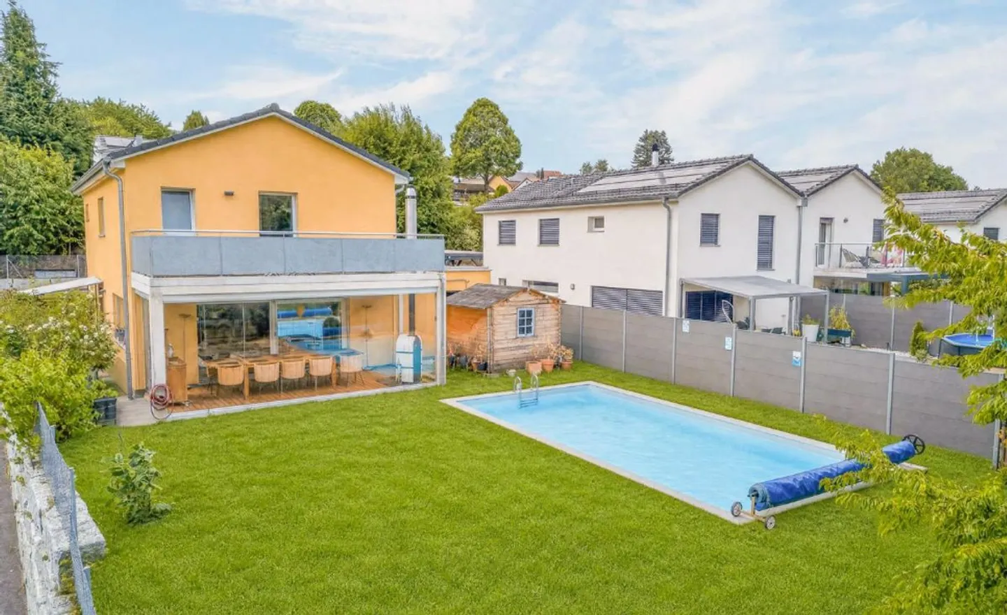 Villa familiale récente avec piscine chauffée et vue dégagée - Photo 3 sur 13