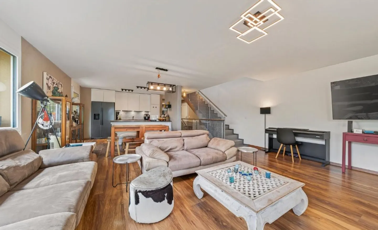 Villa familiale récente avec piscine chauffée et vue dégagée - Photo 4 sur 13