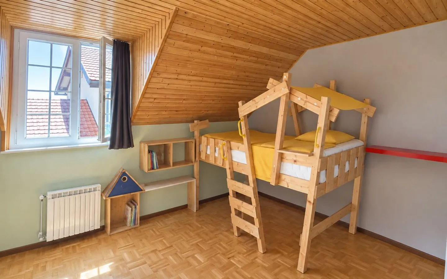 Maison familiale avec jardin - Photo 6 sur 9
