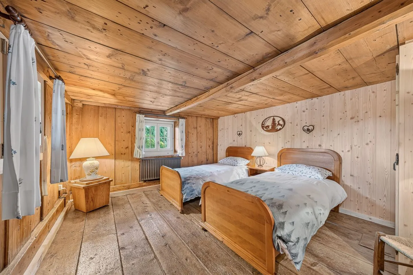 House from 1691 with character, unobstructed view and fully renovated panels - Haut-Intyamon - Photo 13 of 13