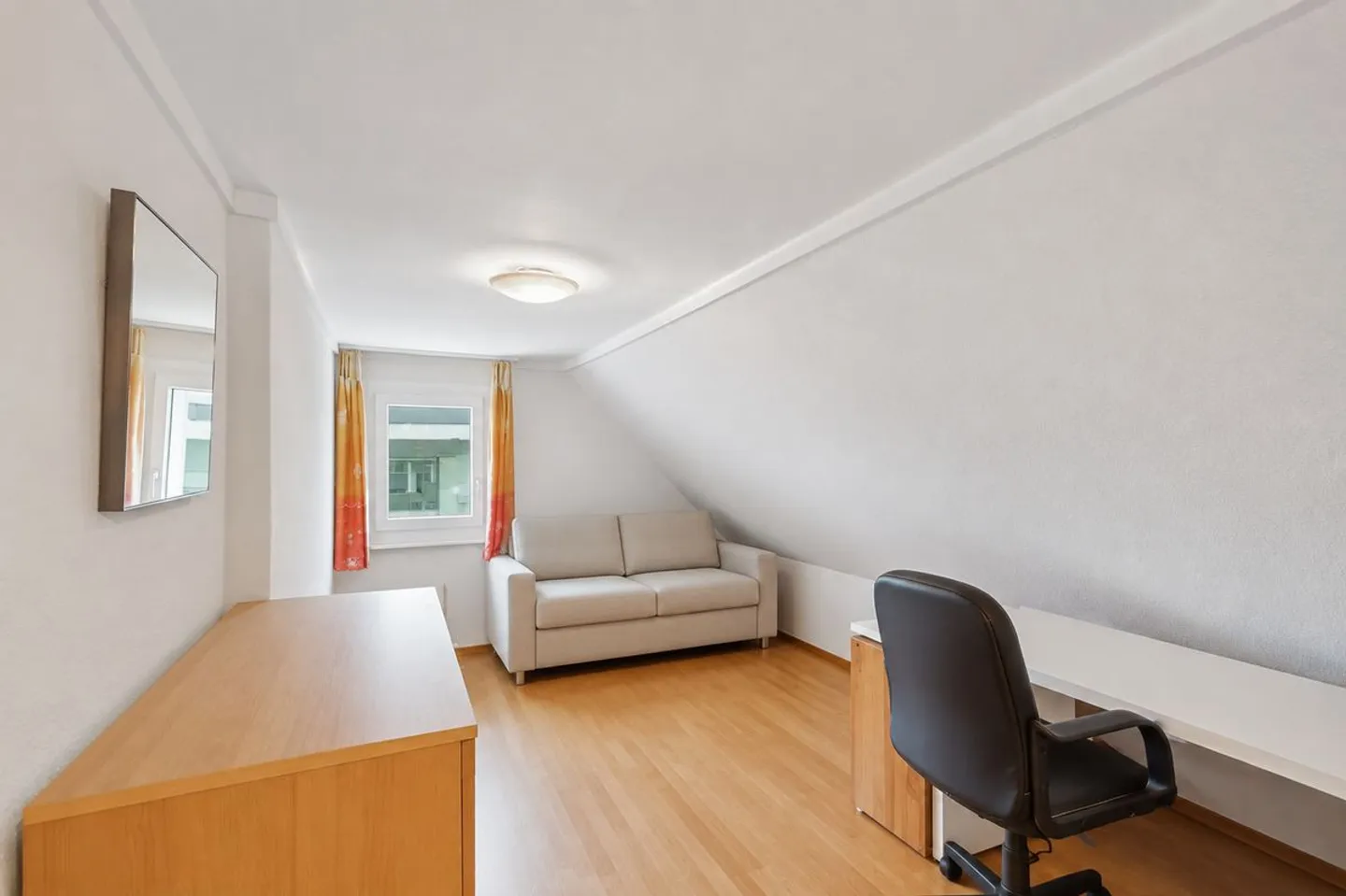 Ein charaktervolles Haus mit großzügigen Volumen, bereit, eine neue Geschichte zu schreiben - Foto 7 von 12