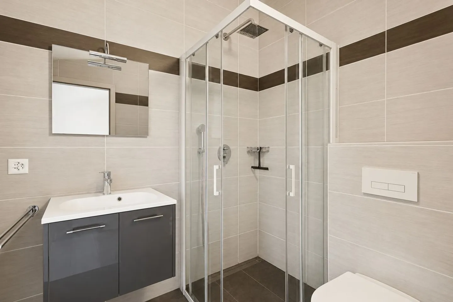 Charmante 4,5-Zimmer-Wohnung im Dachgeschoss in Ursy - Foto 6 von 10