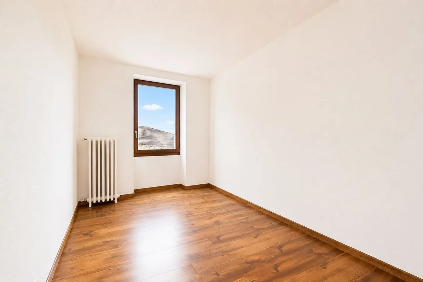Charmant Appartement Rénové - Photo 2 sur 8