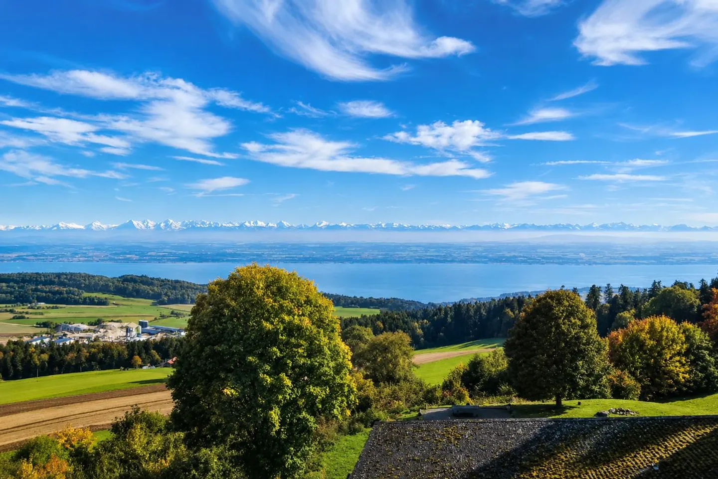 Grünes Ruheparadies mit Panoramablick auf den Neuenburgersee - Foto 2 von 10