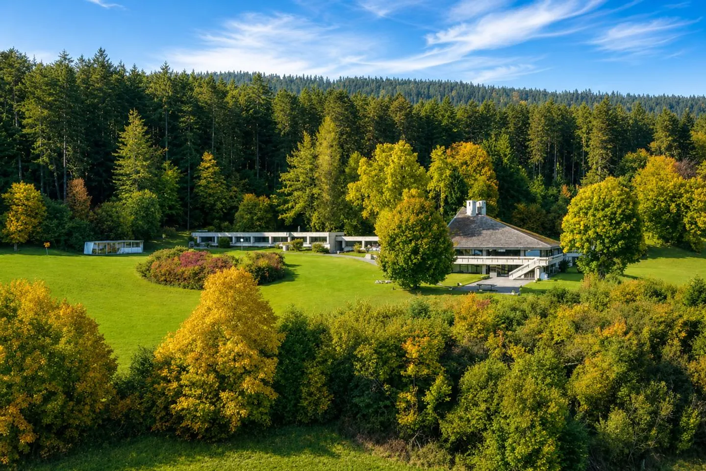 Grünes Ruheparadies mit Panoramablick auf den Neuenburgersee - Foto 1 von 10