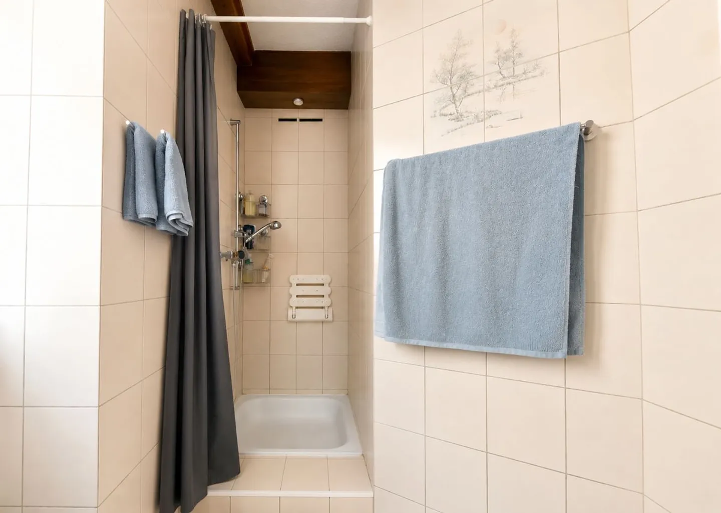 Charmante 4,5-Zimmer-Wohnung in Coffrane - Foto 5 von 6