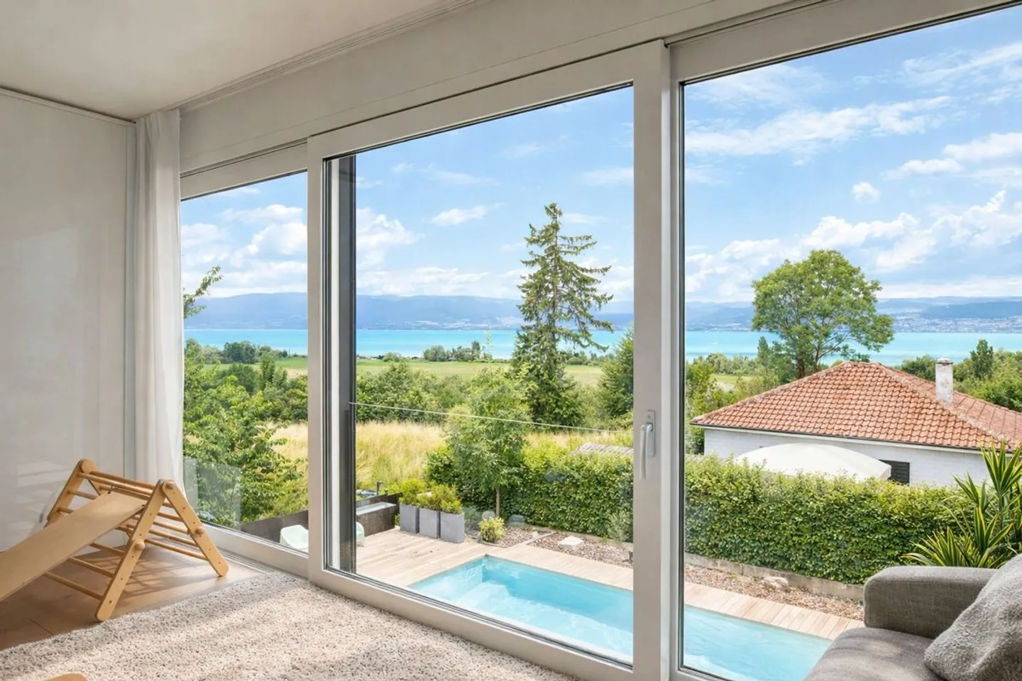 Contemporary villa with pool and lake view - Photo 4 of 13