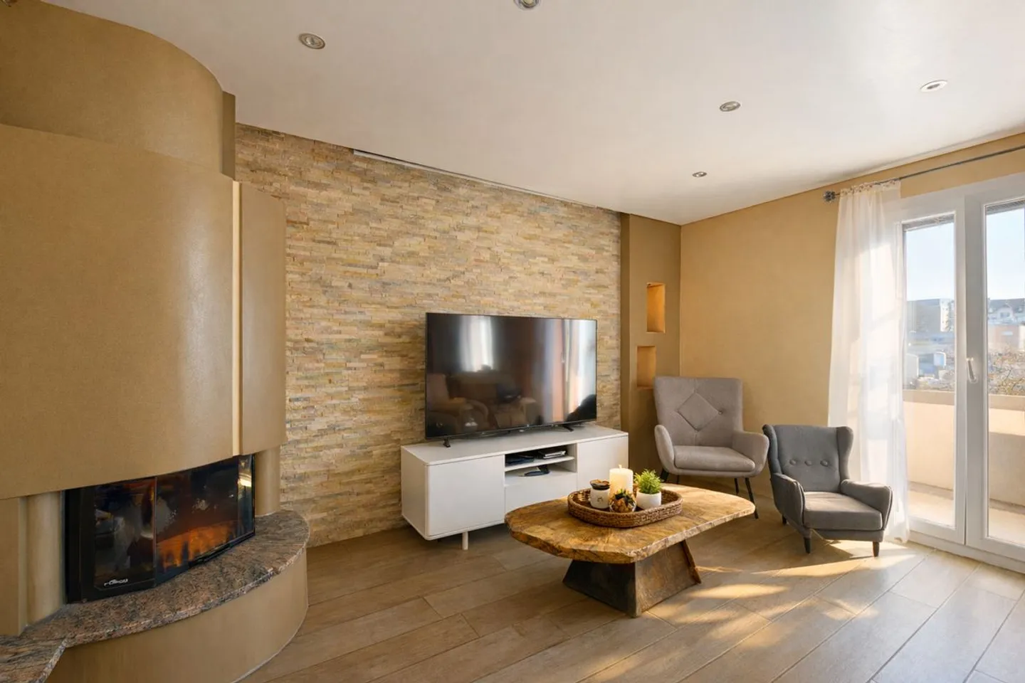 Casa familiare con possibilità di studio indipendente - Foto 3 di 12