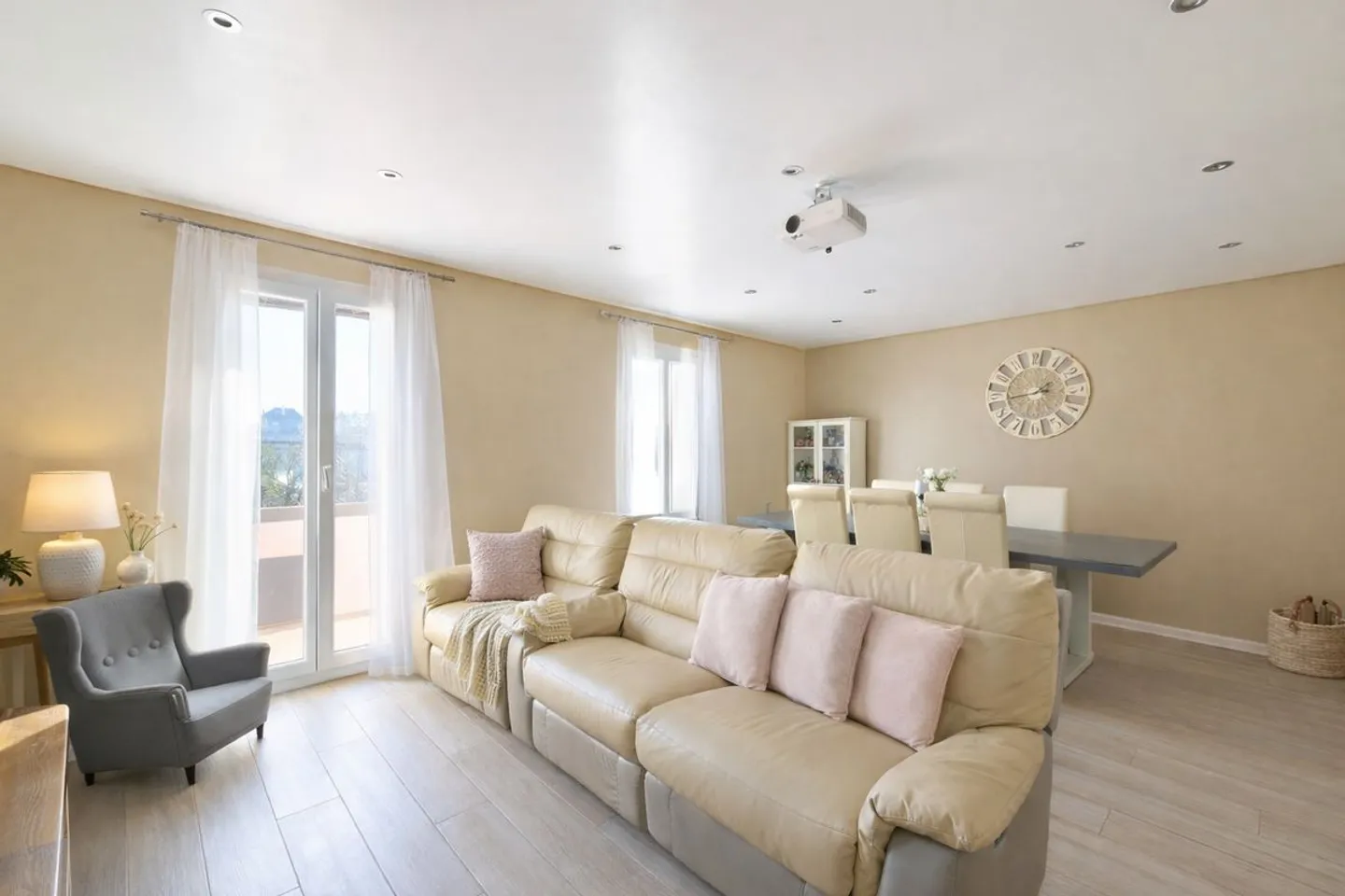 Casa familiare con possibilità di studio indipendente - Foto 4 di 12