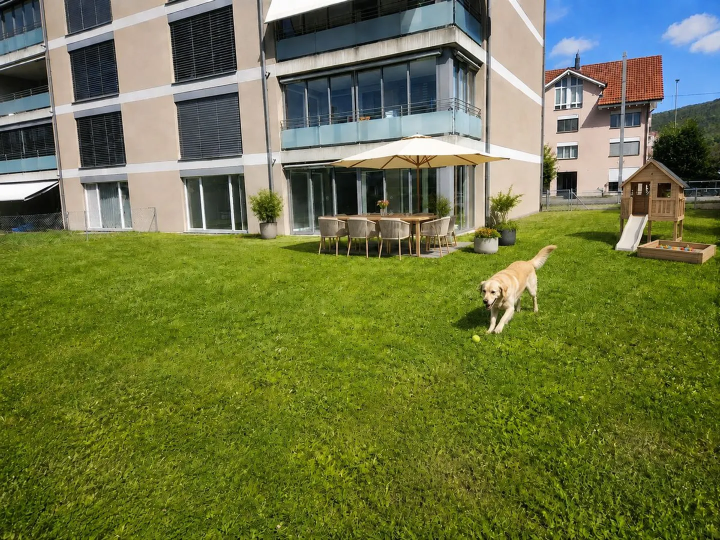 Exclusive 4.5-room garden apartment with 400 m² private garden in Aesch - Photo 1 of 9