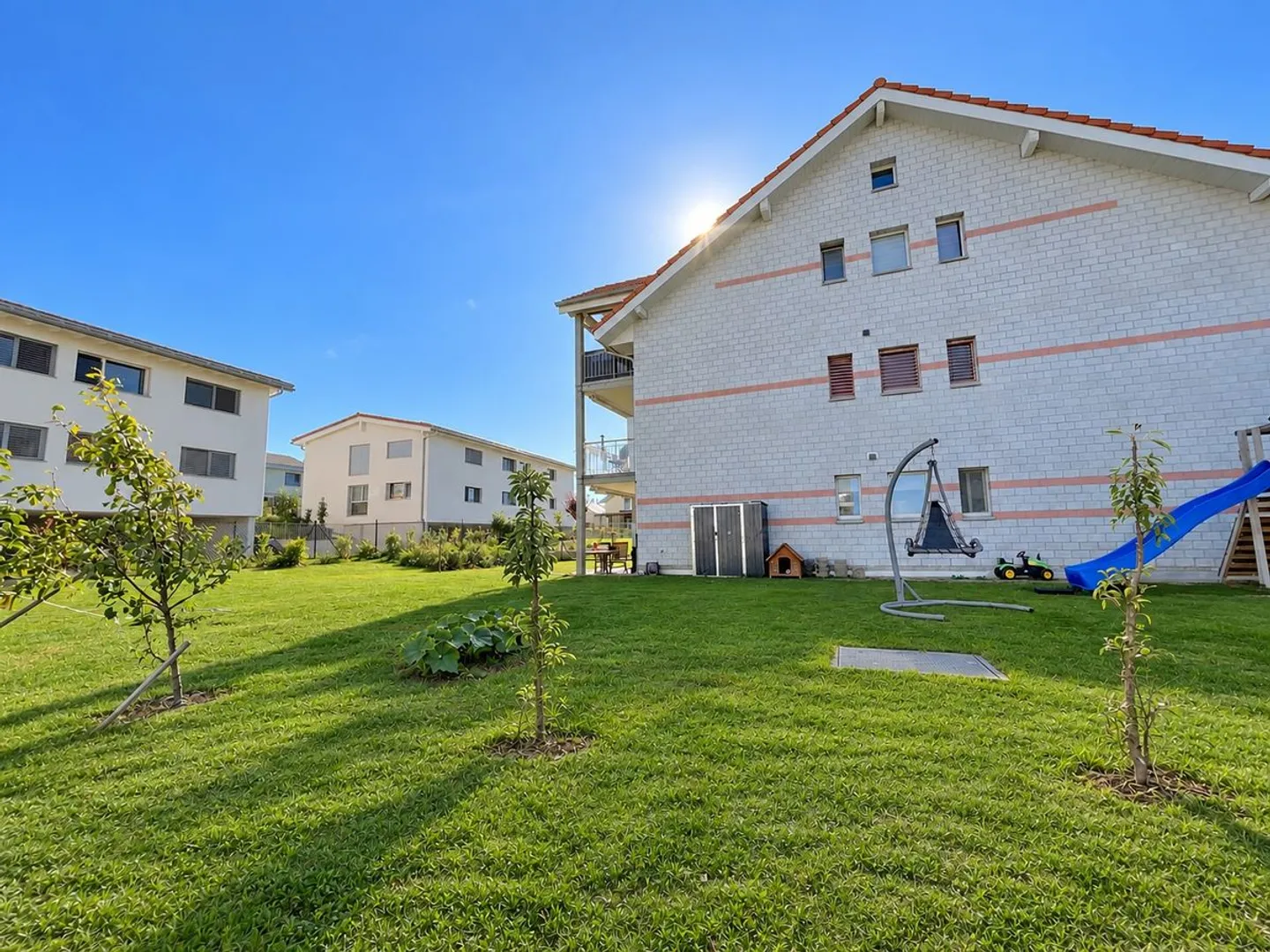 Appartamento 4.5 locali con grande giardino privato di 576m2 - Foto 2 di 9
