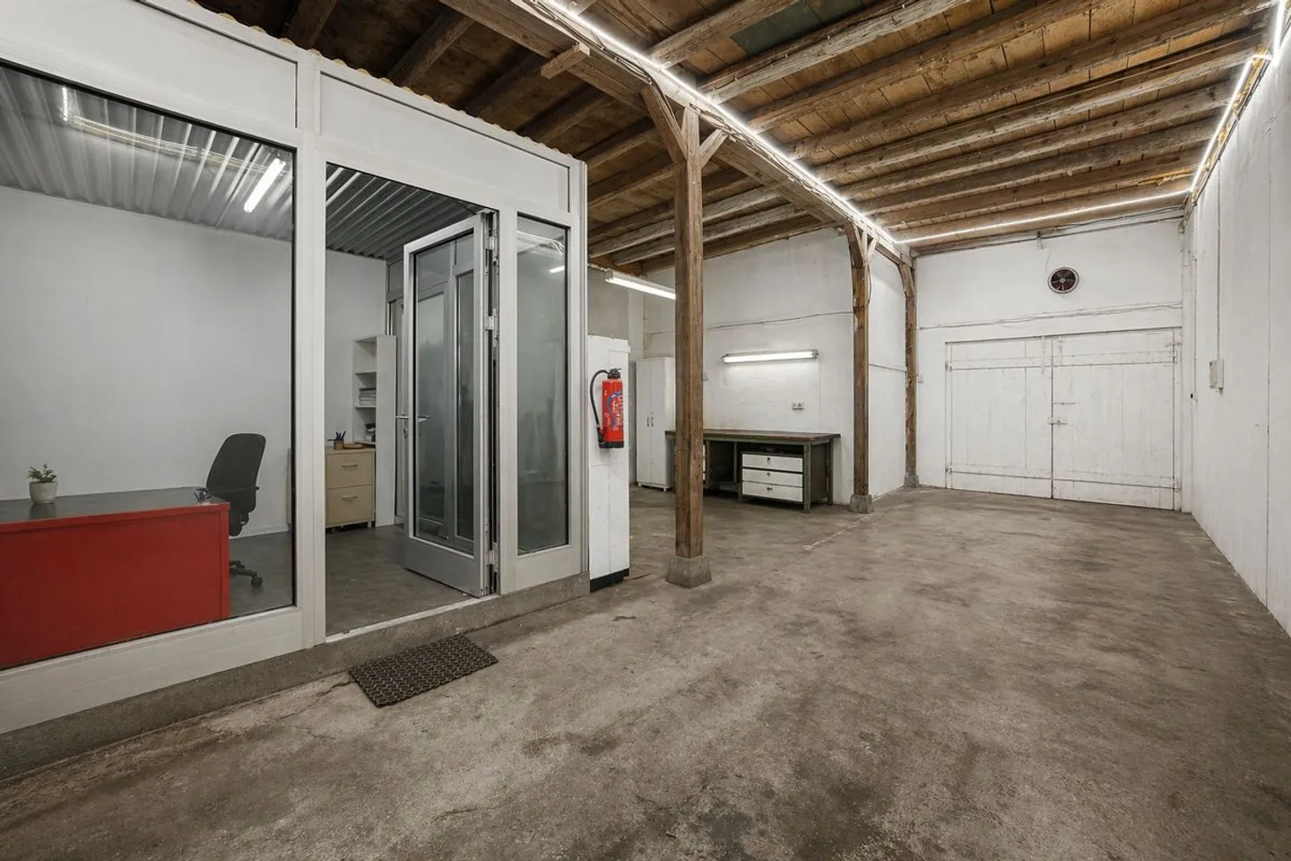 Barn to renovate with beautiful volumes and potential for transformation into several apartments - Photo 4 of 10