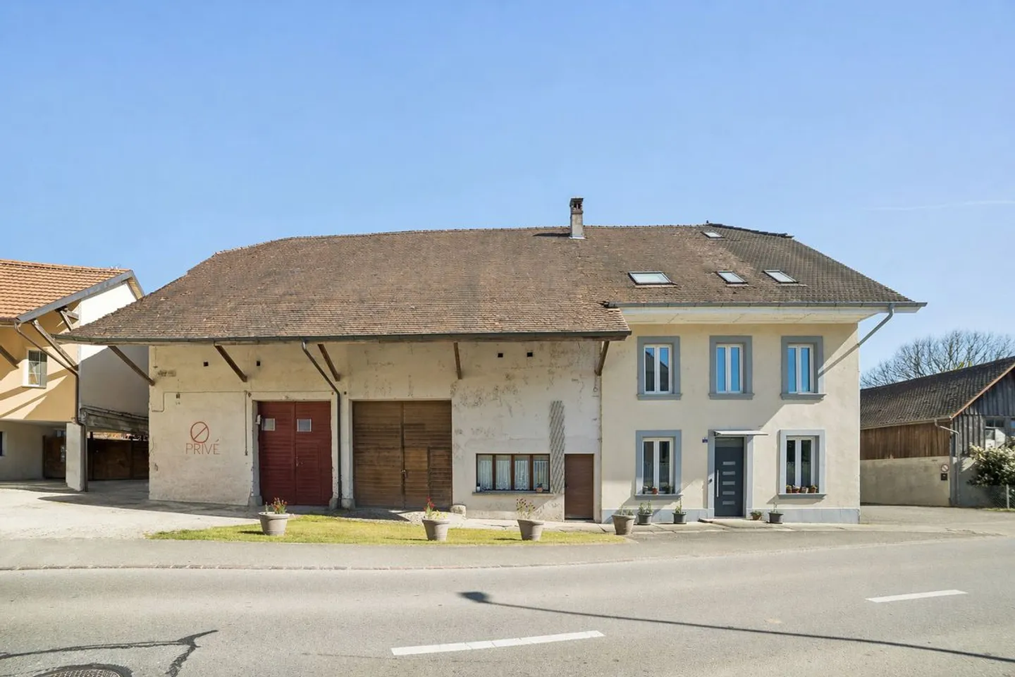 Barn to renovate with beautiful volumes and potential for transformation into several apartments - Photo 9 of 10