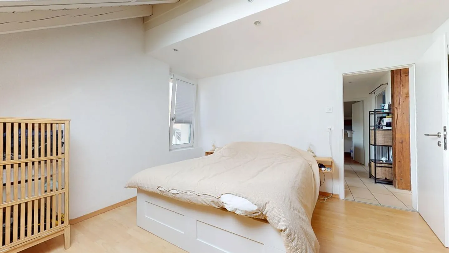 Helles 3½ Dachgeschossapartment mit 180° Blick auf den Neuenburgersee! - Foto 8 von 13