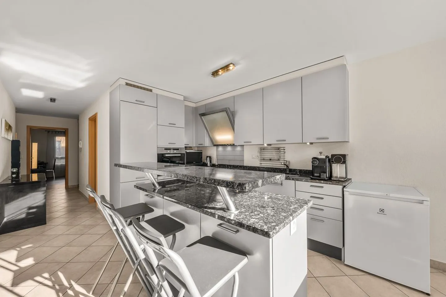 Bella opportunità per questo appartamento di 4,5 locali al piano terra con giardino, in vendita a Friburgo - Foto 3 di 13