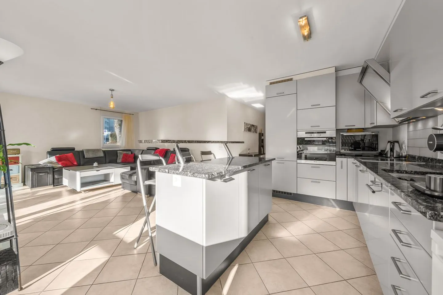 Bella opportunità per questo appartamento di 4,5 locali al piano terra con giardino, in vendita a Friburgo - Foto 4 di 13