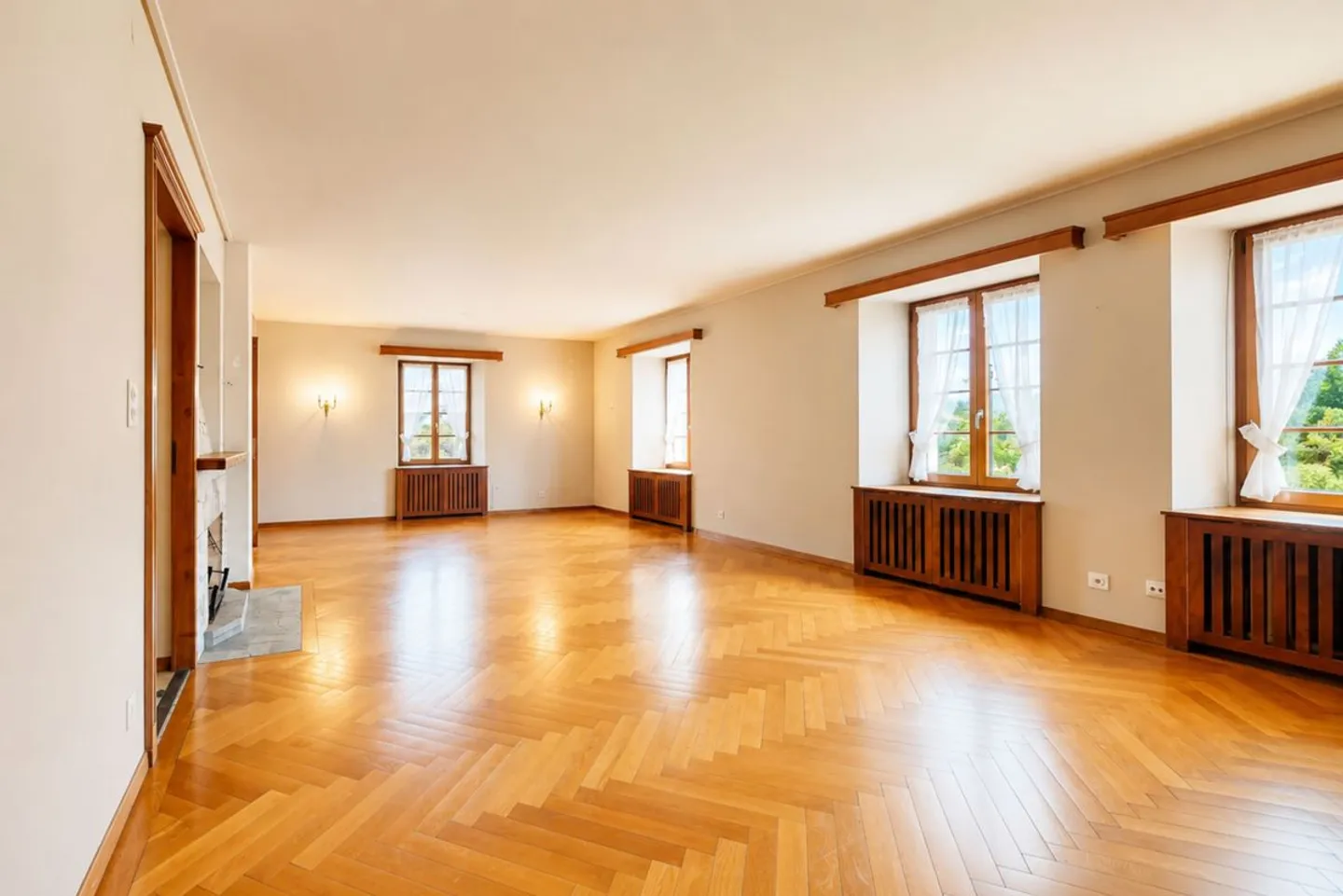 Authentic character apartment in the heart of Sainte-Croix - Photo 3 of 11