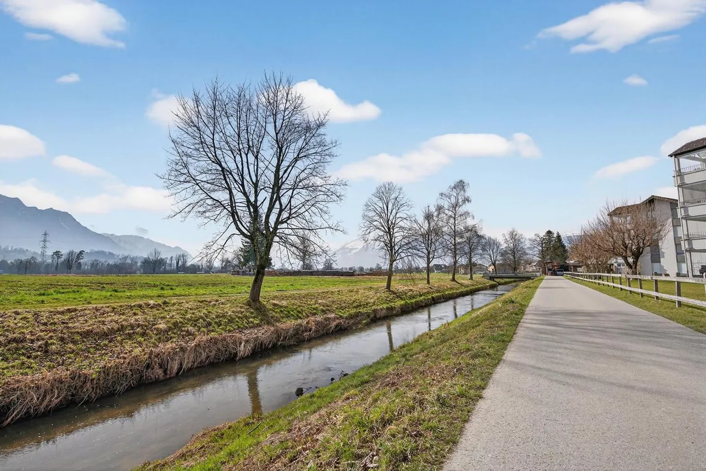 4.5 Zimmer ETW an unverbaubarer Lage mit herrlicher Berg- und Weitsicht - Foto 3 von 13
