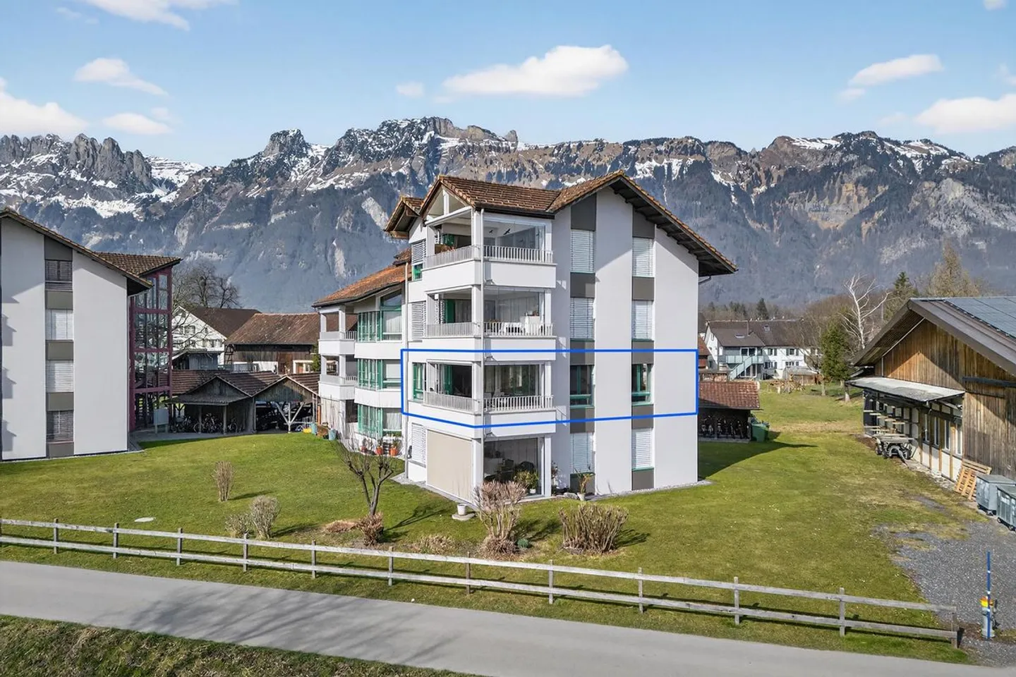 4.5 Zimmer ETW an unverbaubarer Lage mit herrlicher Berg- und Weitsicht - Foto 1 von 13