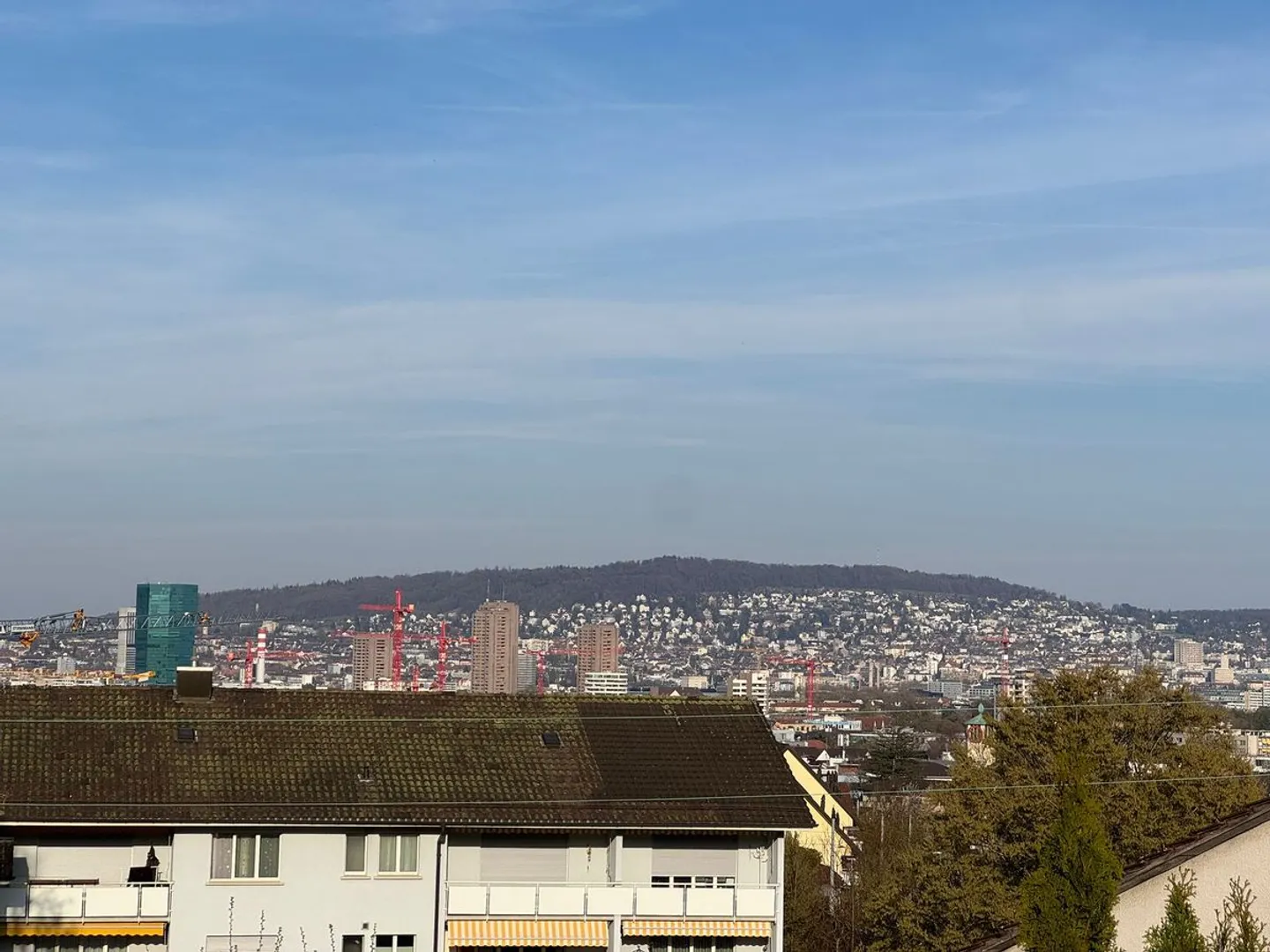 Terrain spacieux avec potentiel de construction dans le meilleur quartier résidentiel - Photo 2 sur 13