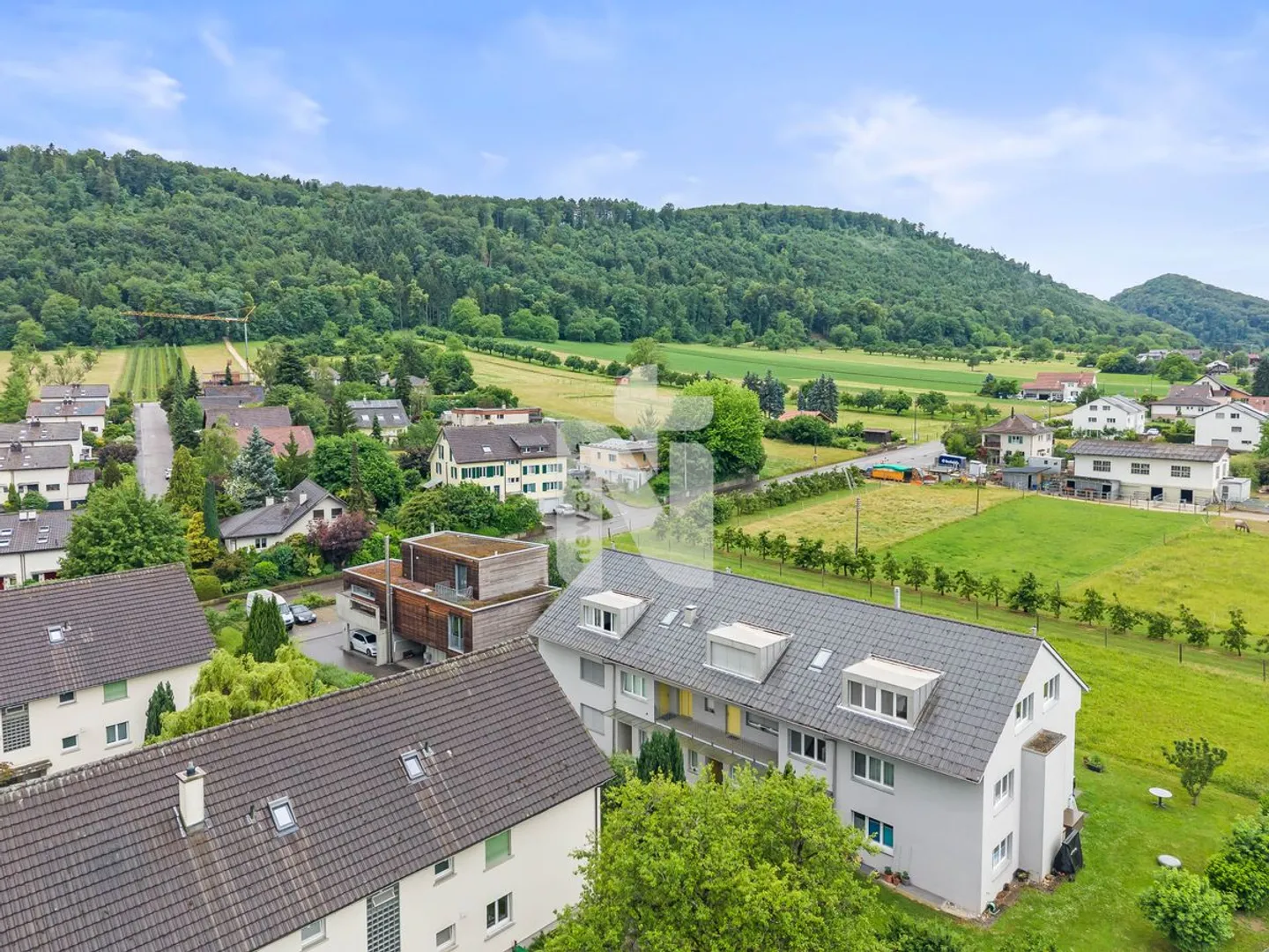 Family-friendly maisonette apartment with large balcony and beautiful views - Photo 2 of 13