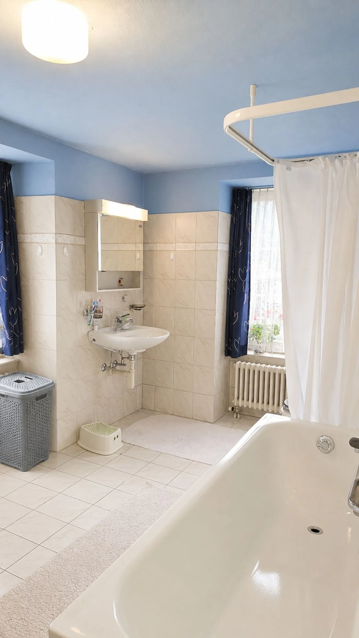 Versatile Residential House for Rent in Linthal - Photo 9 of 13