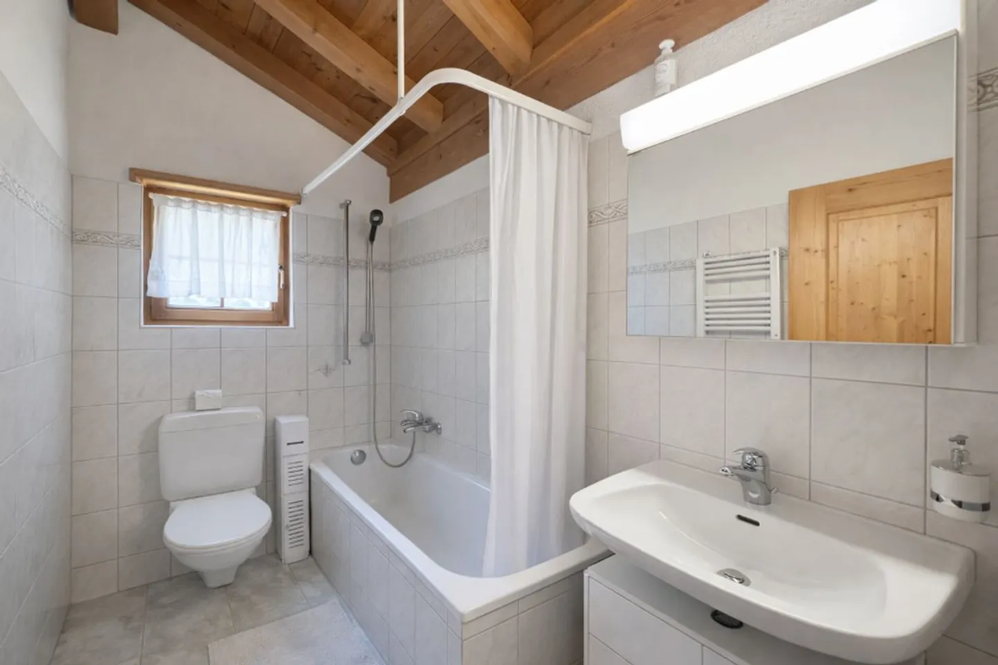 Charmante Wohnung mit Bergblick - Foto 5 von 5