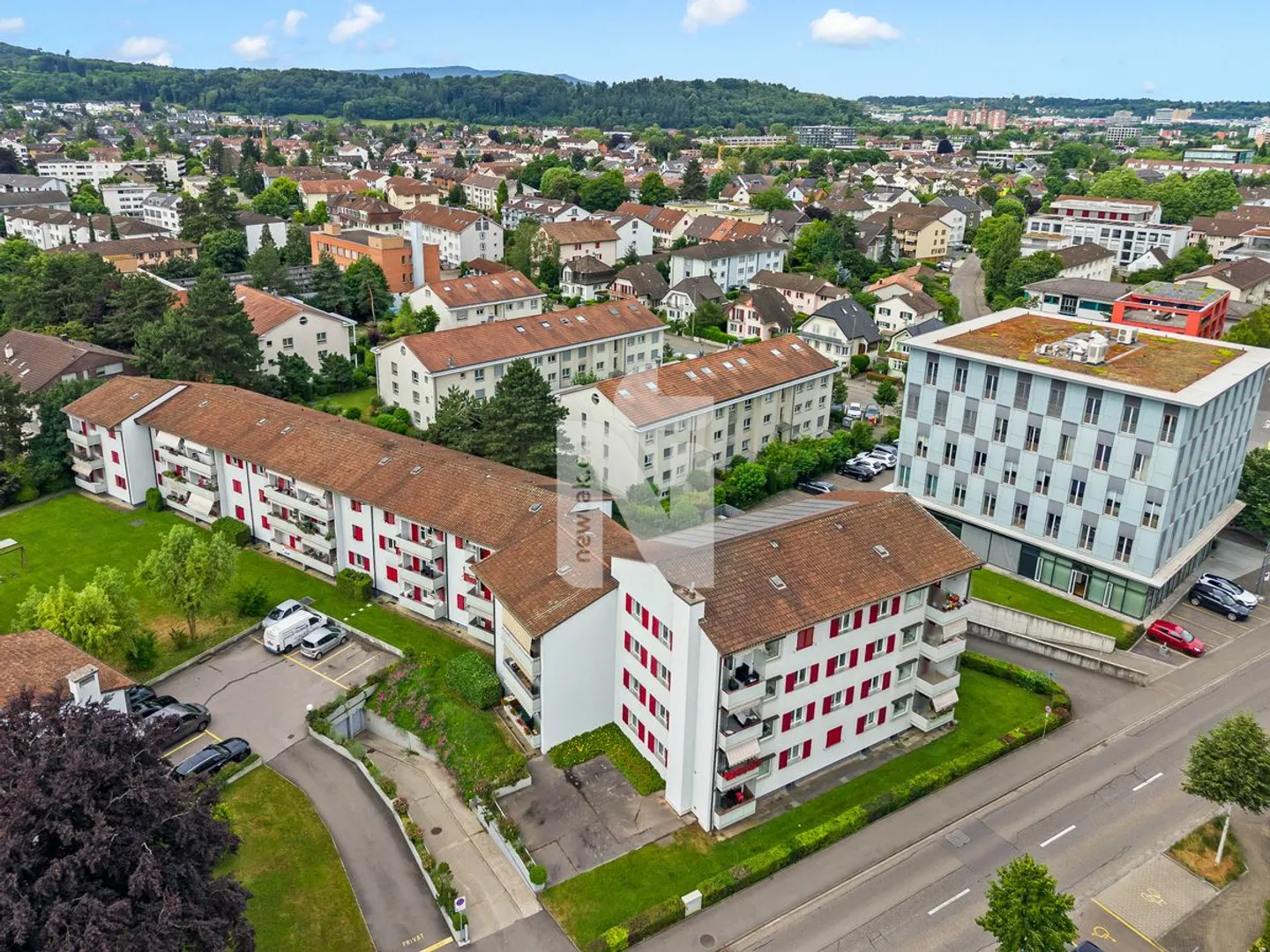 Spacious and flooded with light: 4.5-room apartment with sauna, balcony, and underground parking space - Photo 1 of 12