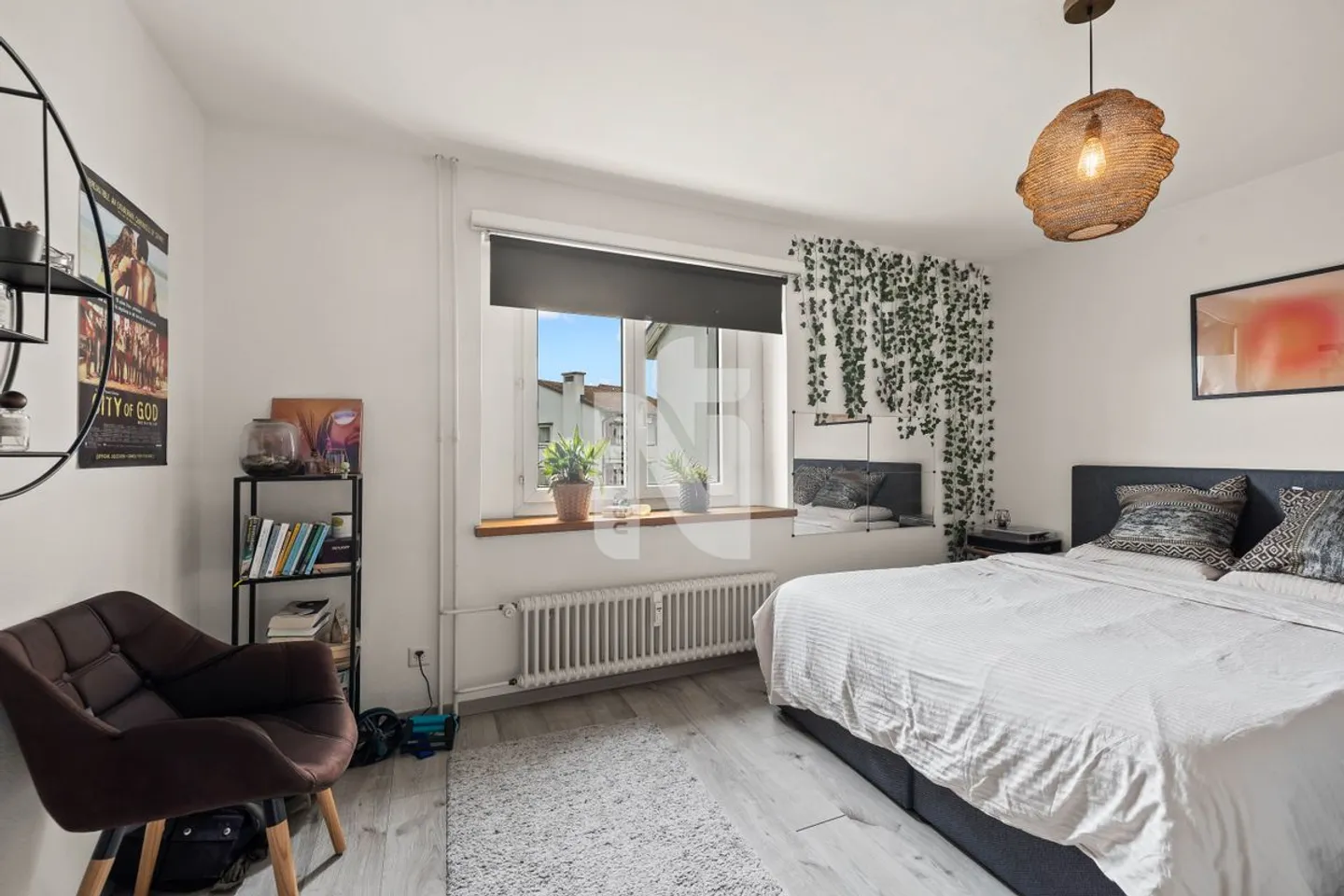 Spacious and flooded with light: 4.5-room apartment with sauna, balcony, and underground parking space - Photo 8 of 12