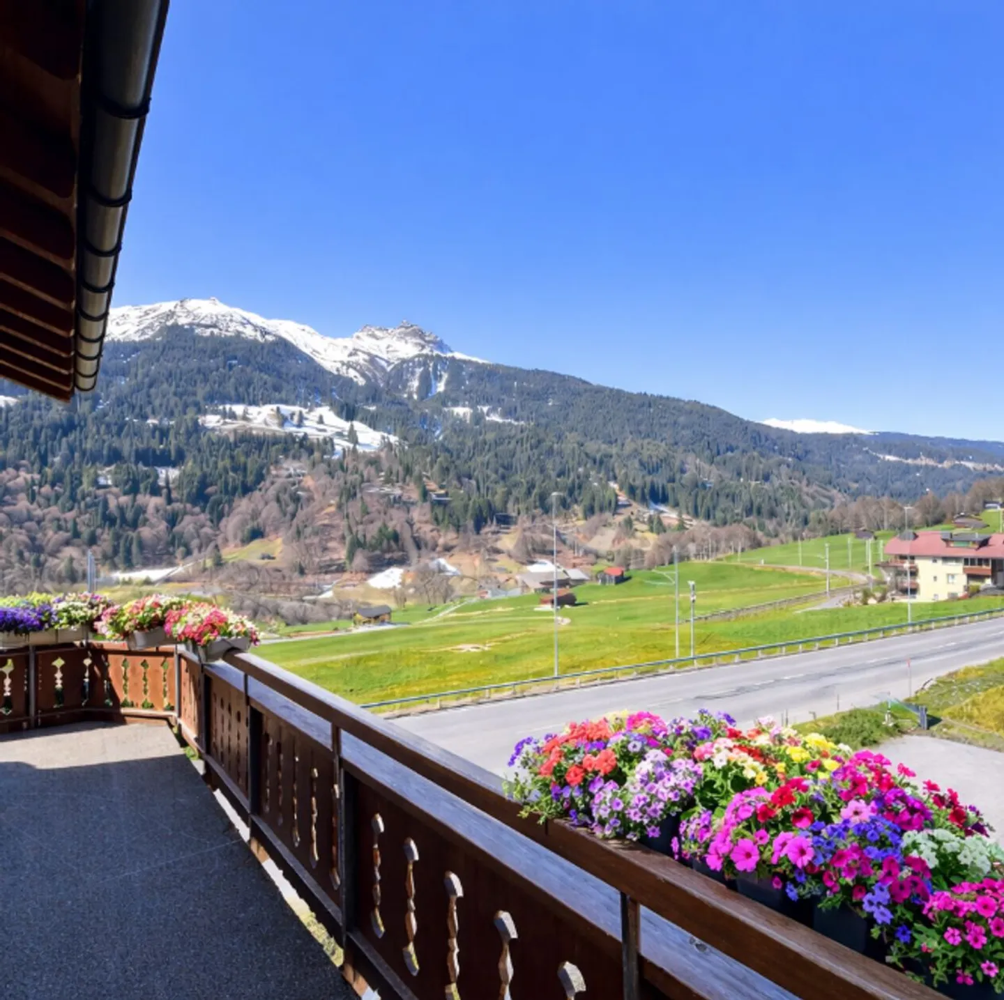 Charmante Wohnung mit Bergblick - Foto 1 von 5
