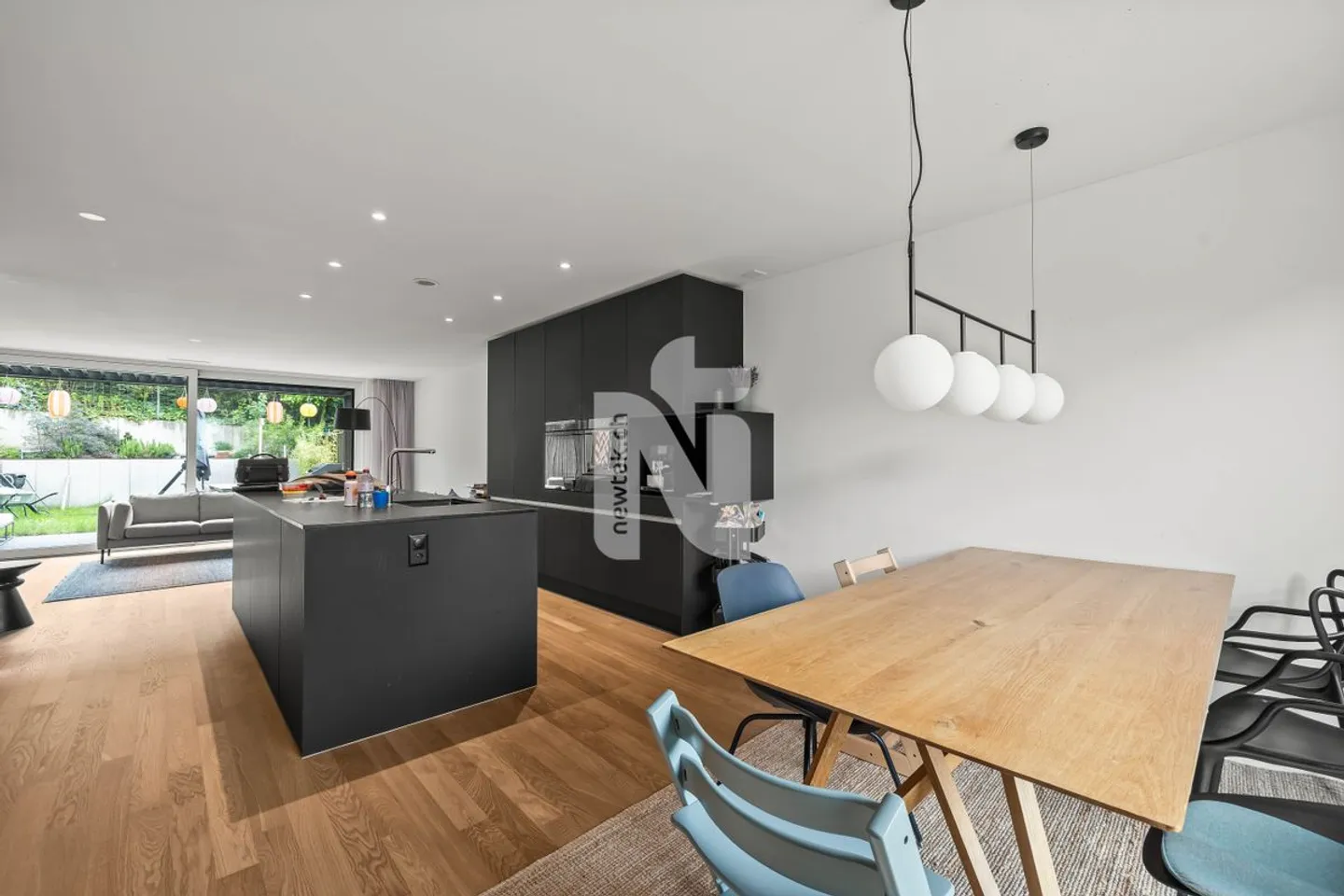 Family-friendly and stylish living with garden, terrace and direct view of the Goetheanum - Photo 4 of 13