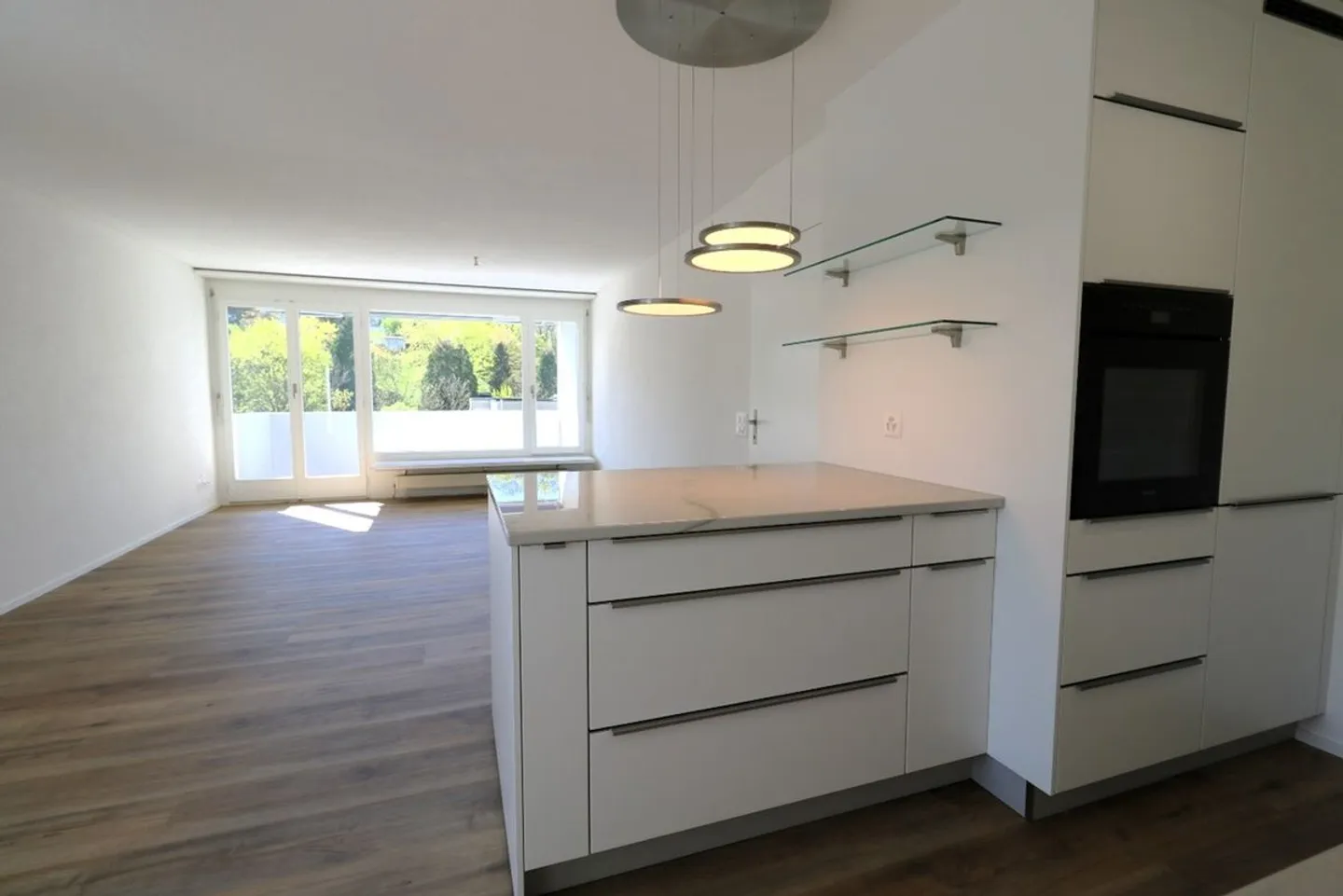 Bright, stylish and completely renovated 4.5 room apartment - Photo 4 of 12