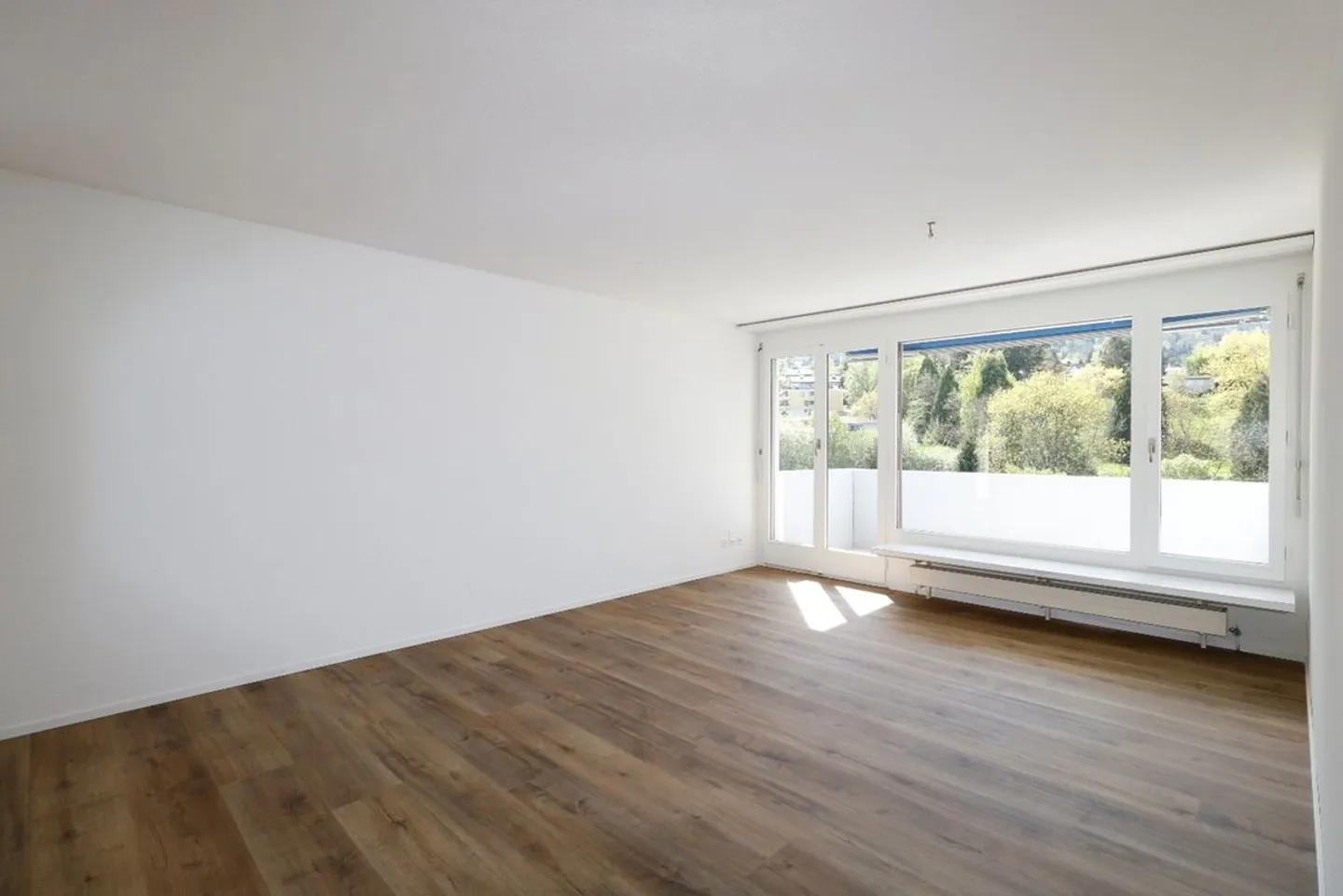 Bright, stylish and completely renovated 4.5 room apartment - Photo 5 of 12