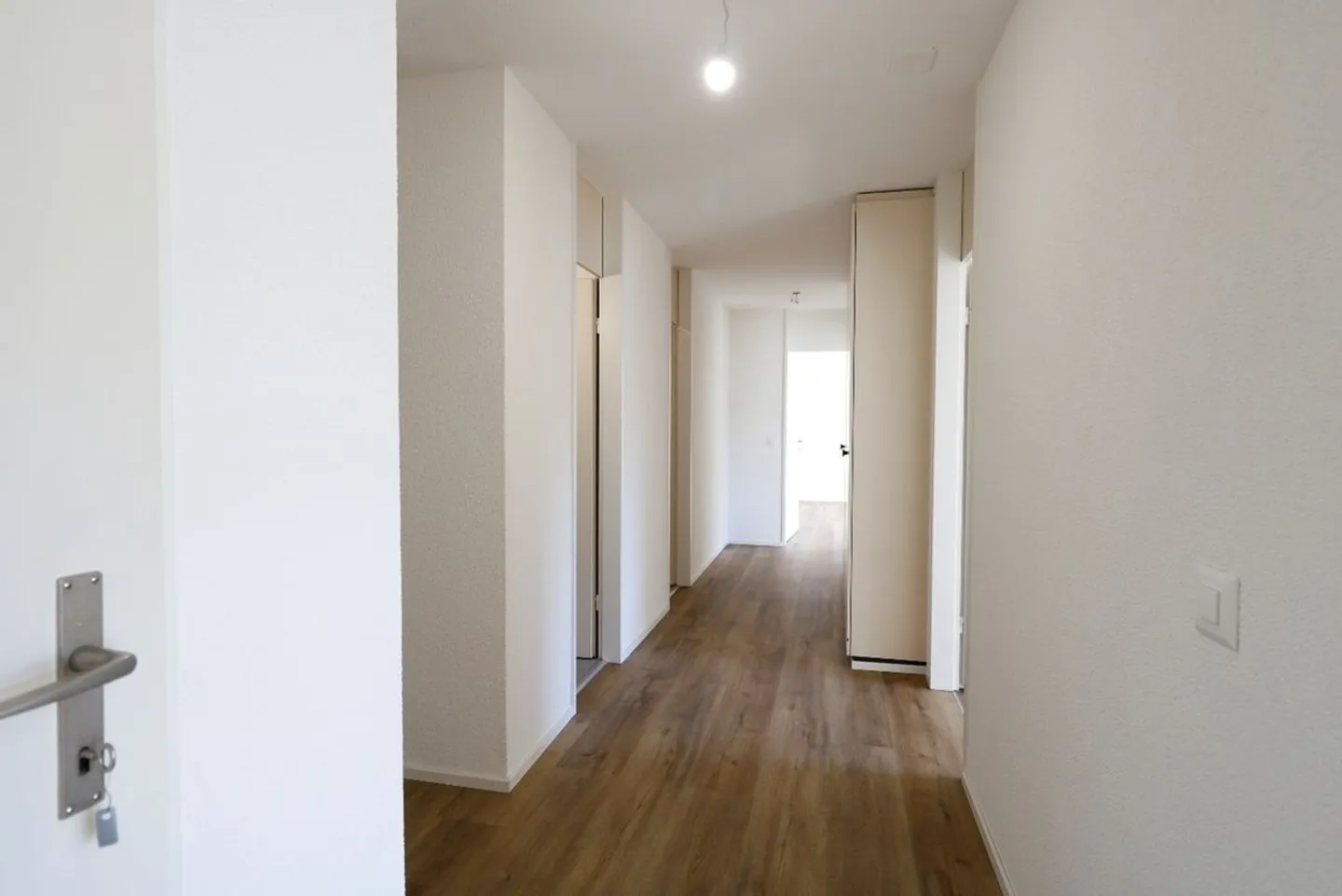 Bright, stylish and completely renovated 4.5 room apartment - Photo 6 of 12