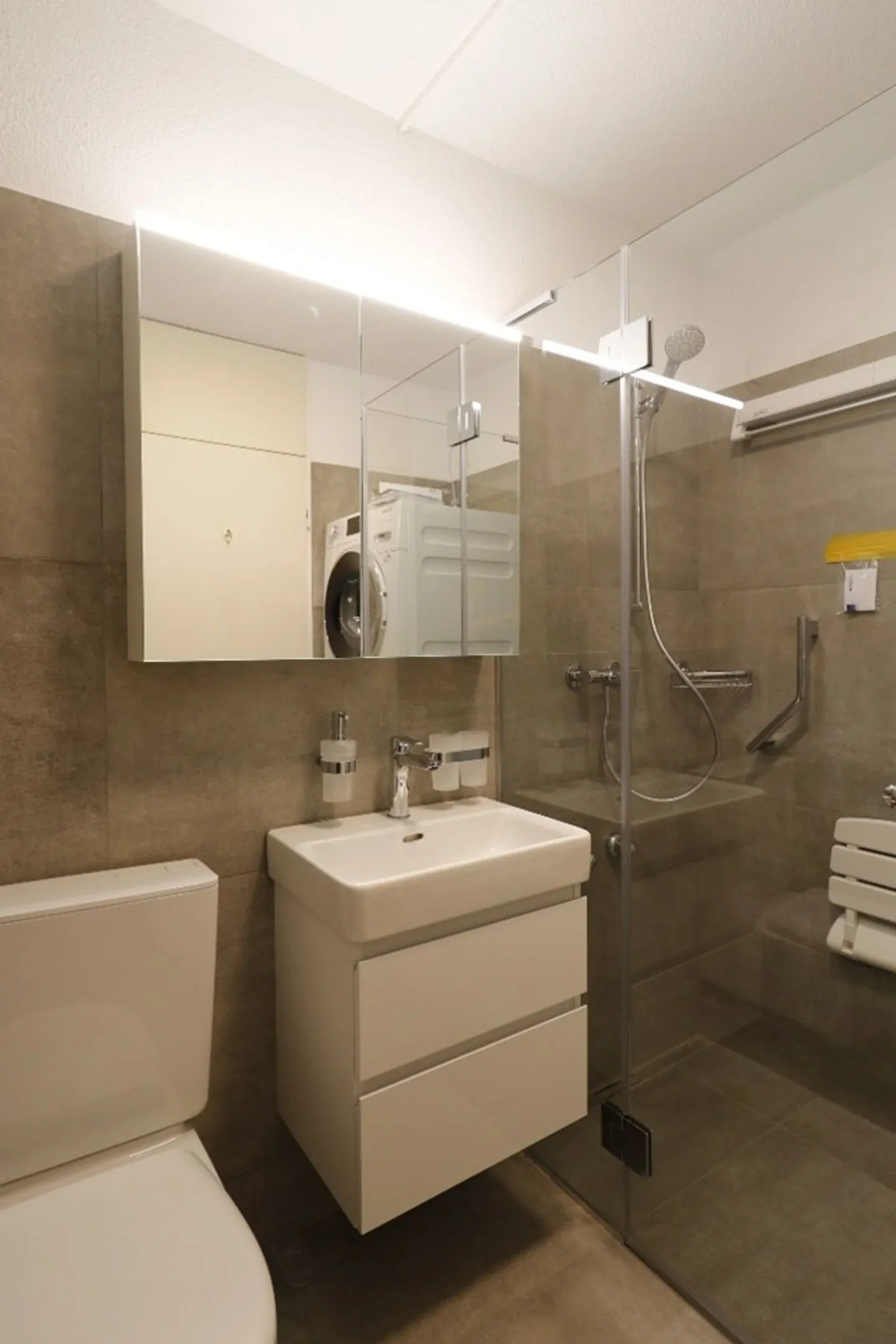 Bright, stylish and completely renovated 4.5 room apartment - Photo 7 of 12