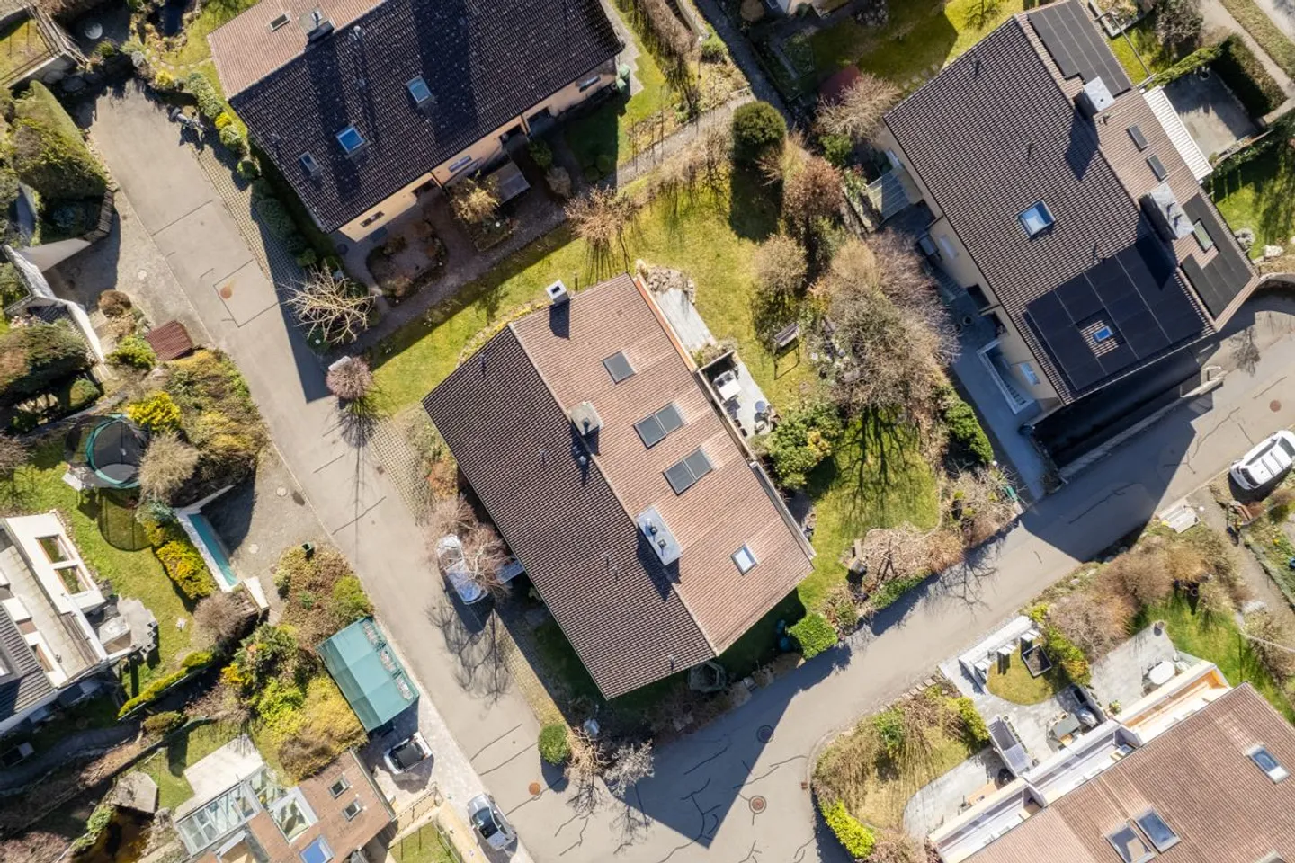 Propriété familiale bien entretenue avec jardin ensoleillé dans un emplacement calme à Uster - Photo 4 sur 13