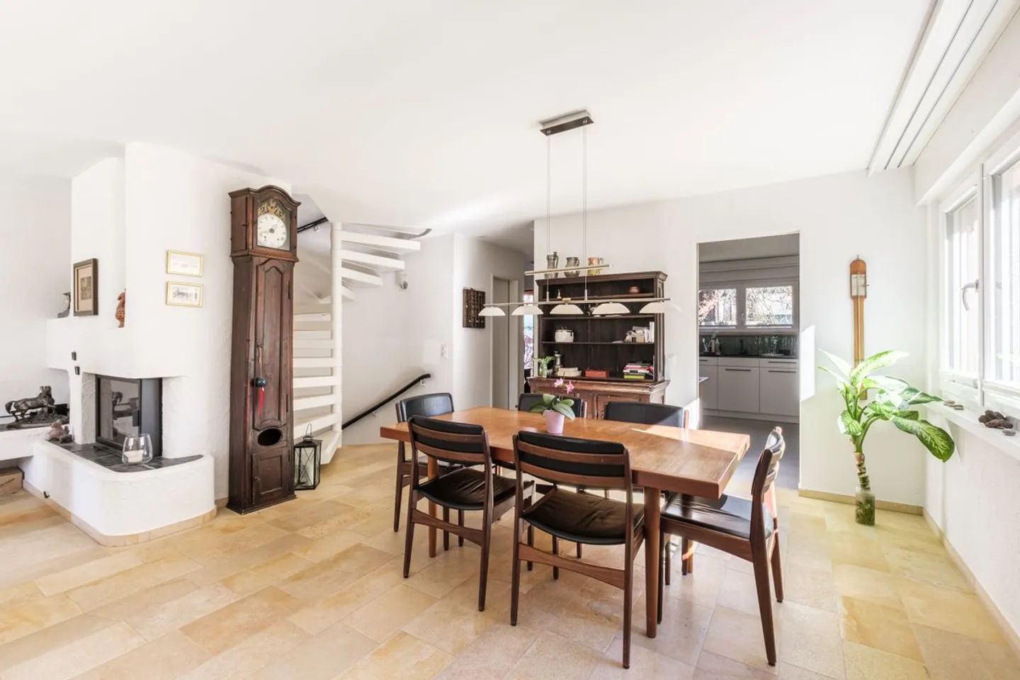 Propriété familiale bien entretenue avec jardin ensoleillé dans un emplacement calme à Uster - Photo 5 sur 13