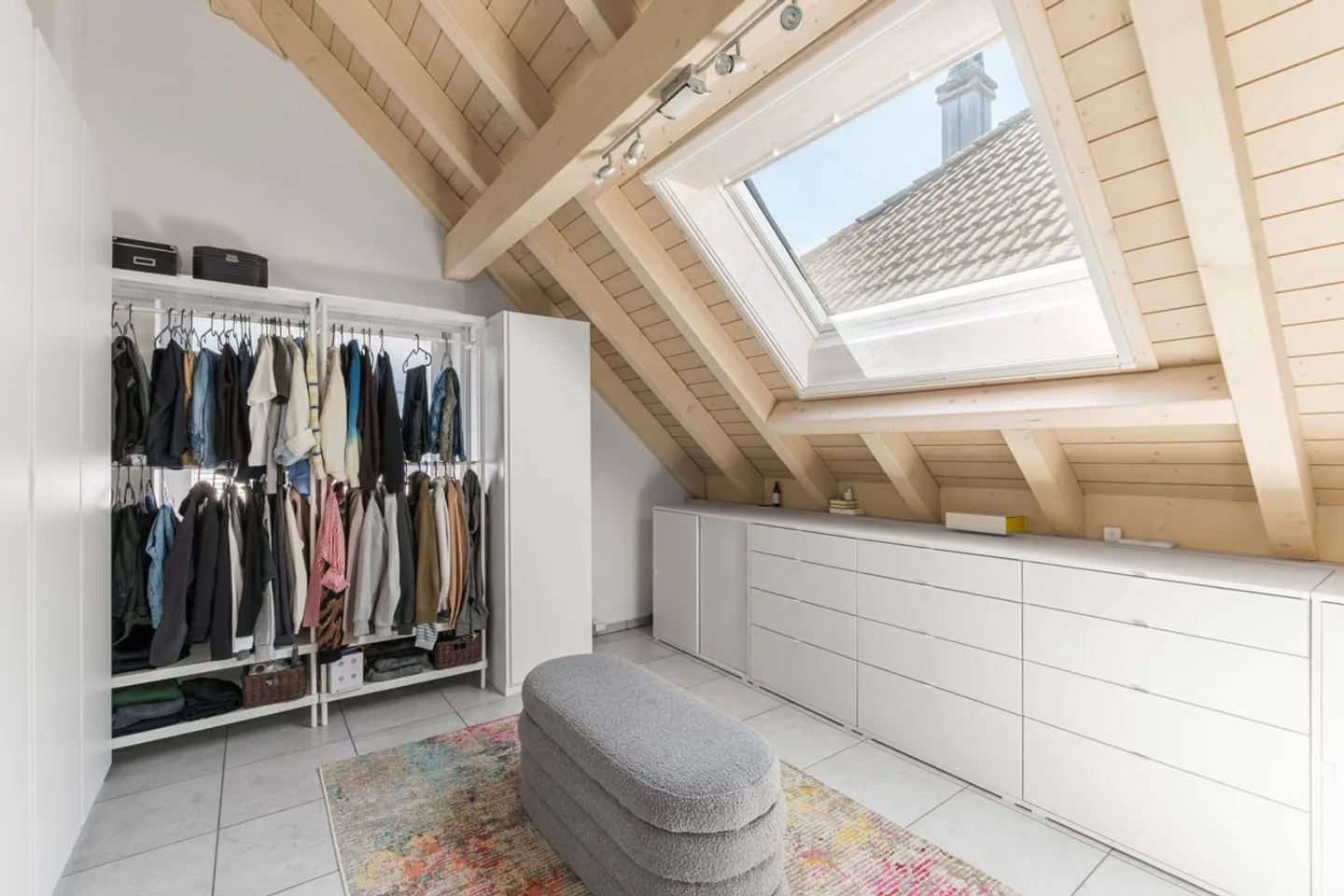 Casa a schiera moderna ristrutturata di 5,5 stanze in una zona tranquilla a Schübelbach - Foto 11 di 13