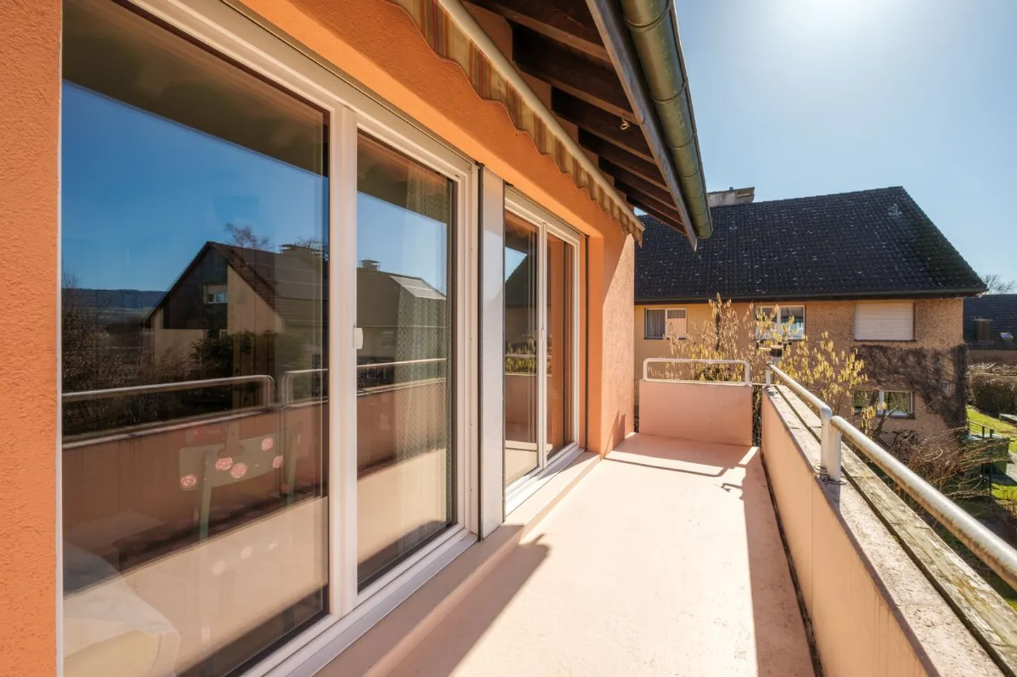 Propriété familiale bien entretenue avec jardin ensoleillé dans un emplacement calme à Uster - Photo 12 sur 13