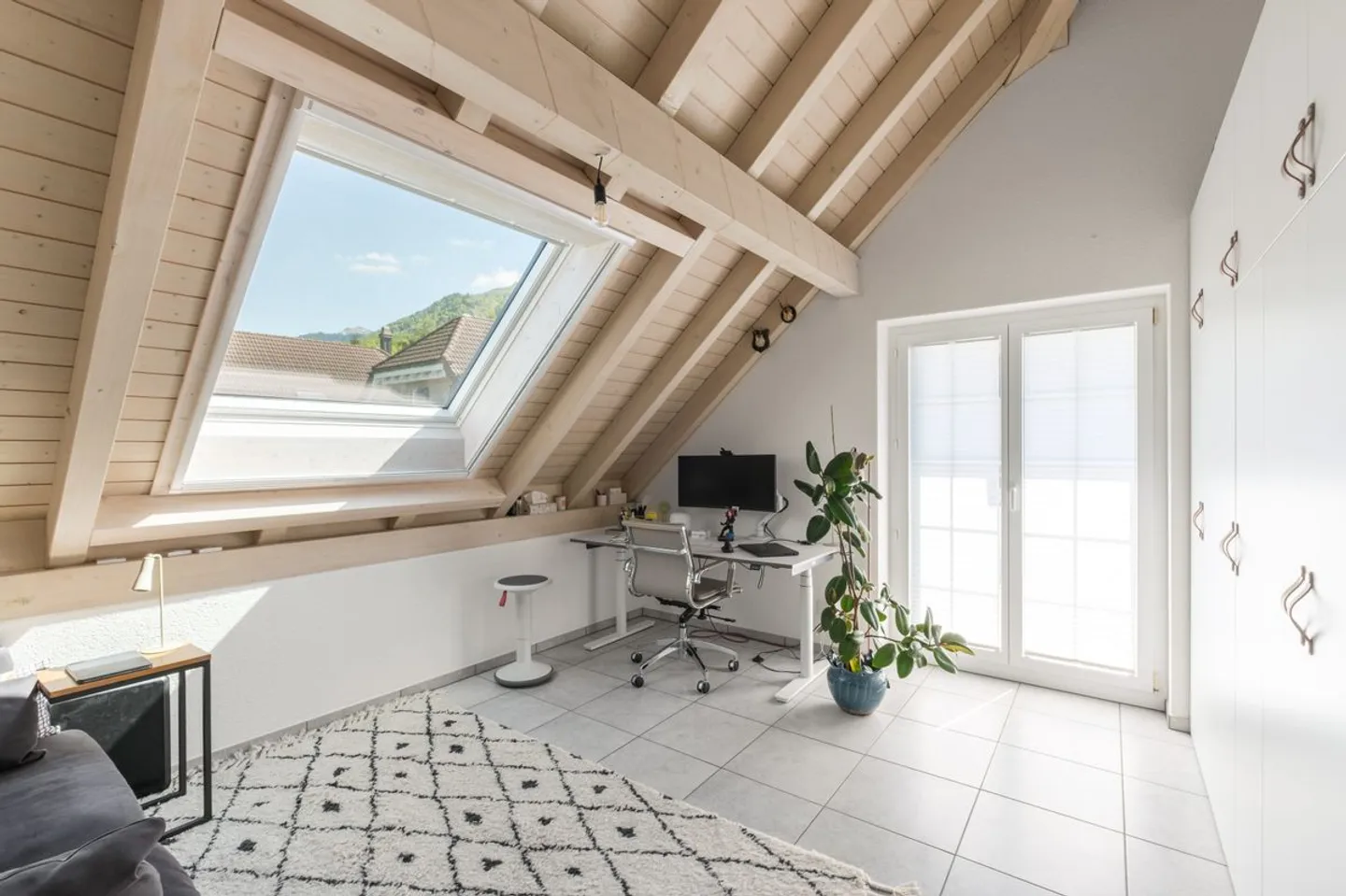 Casa a schiera moderna ristrutturata di 5,5 stanze in una zona tranquilla a Schübelbach - Foto 10 di 13
