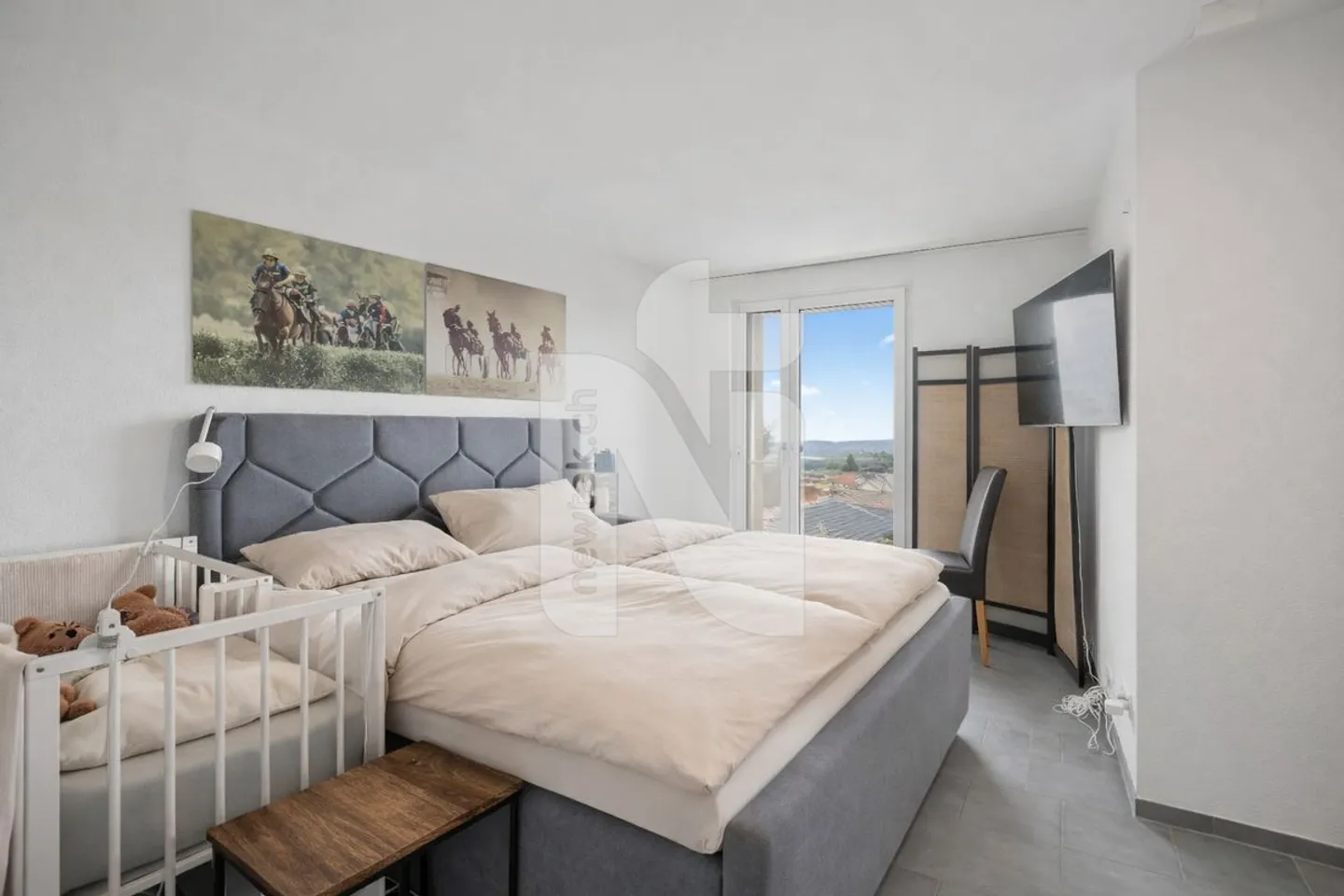 Detached single-family house with a wide view, large garden, garage box, and carport - Photo 10 of 13