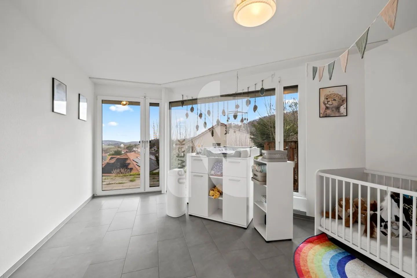 Detached single-family house with a wide view, large garden, garage box, and carport - Photo 11 of 13