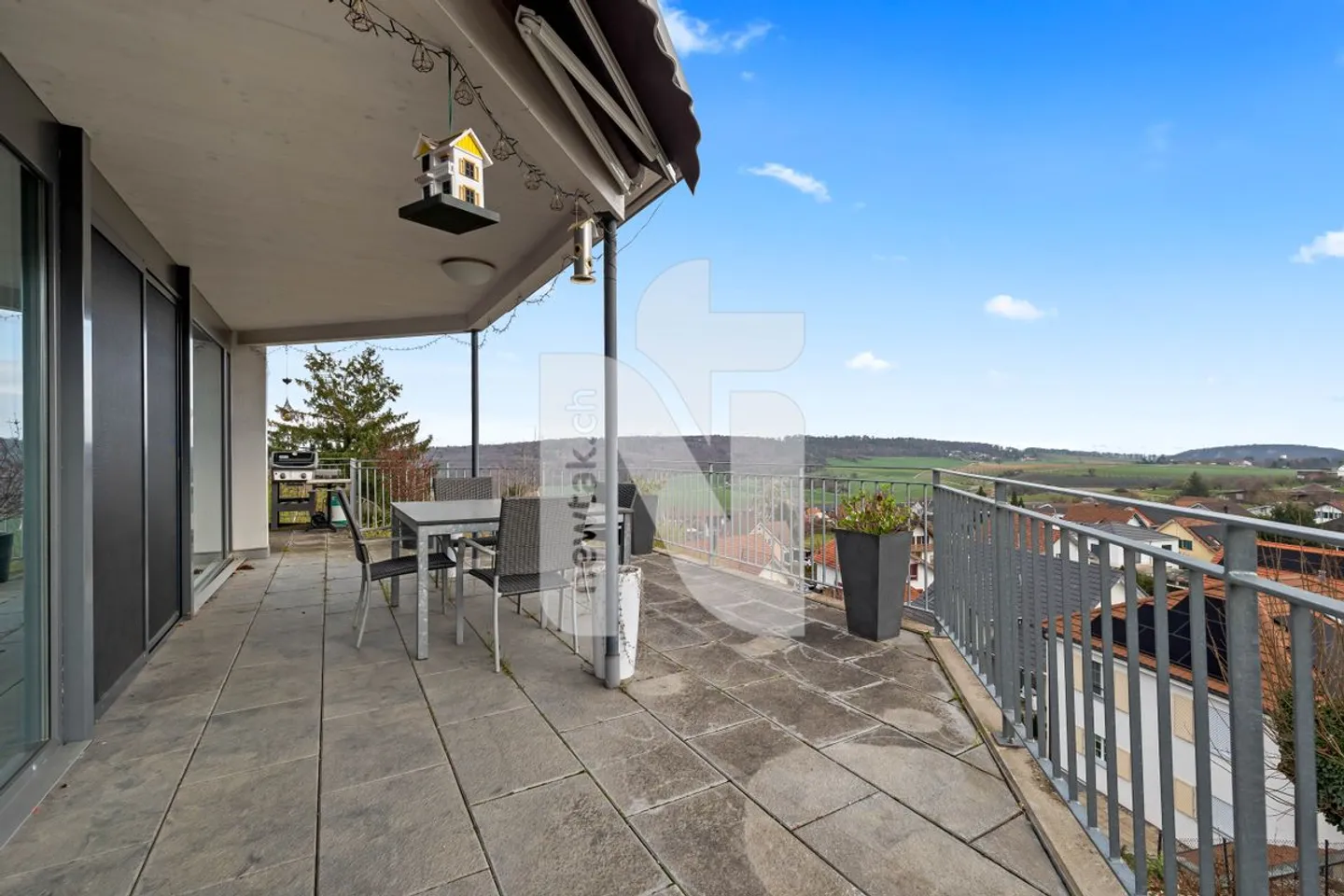 Detached single-family house with a wide view, large garden, garage box, and carport - Photo 3 of 13