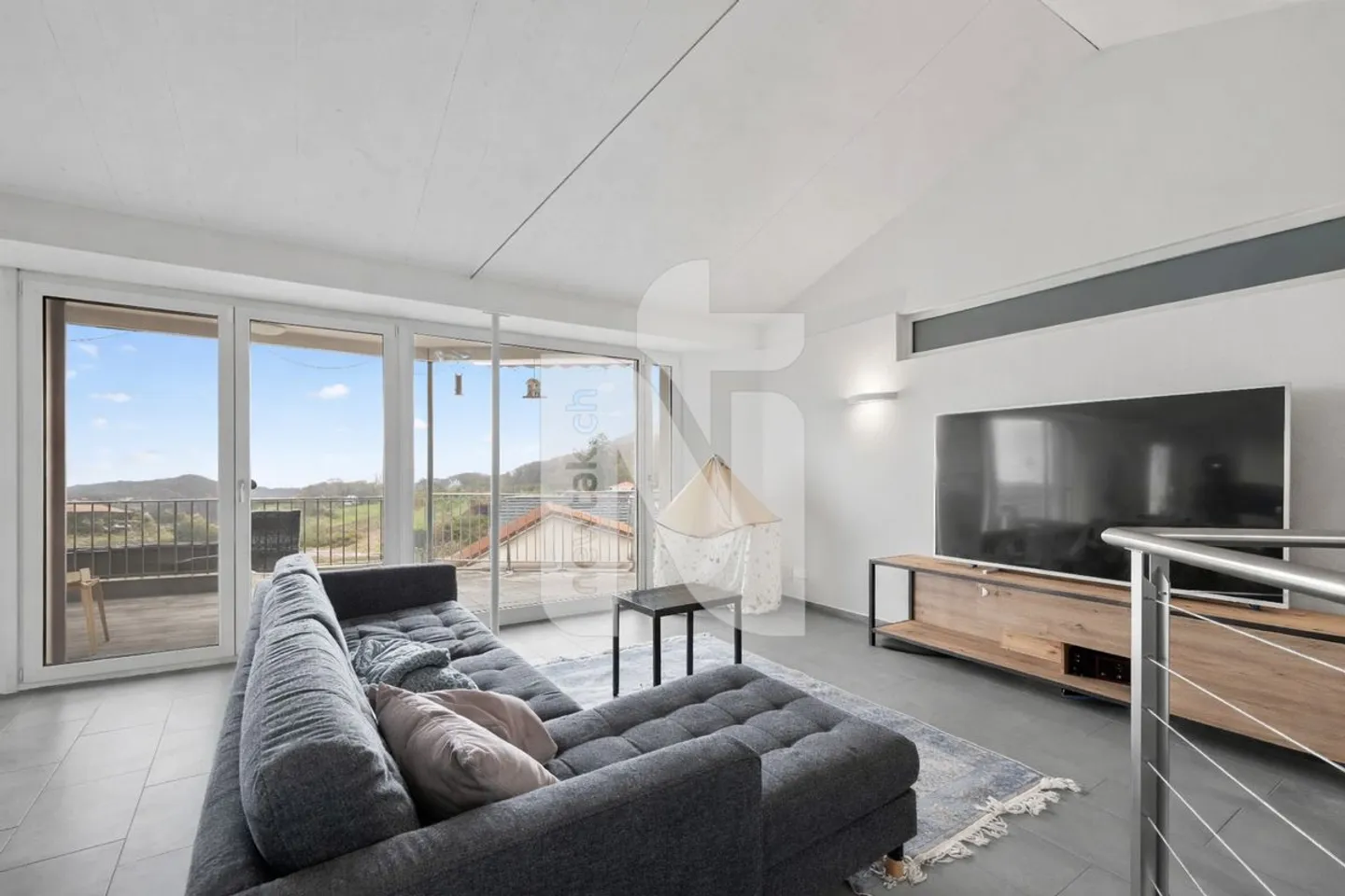 Detached single-family house with a wide view, large garden, garage box, and carport - Photo 7 of 13